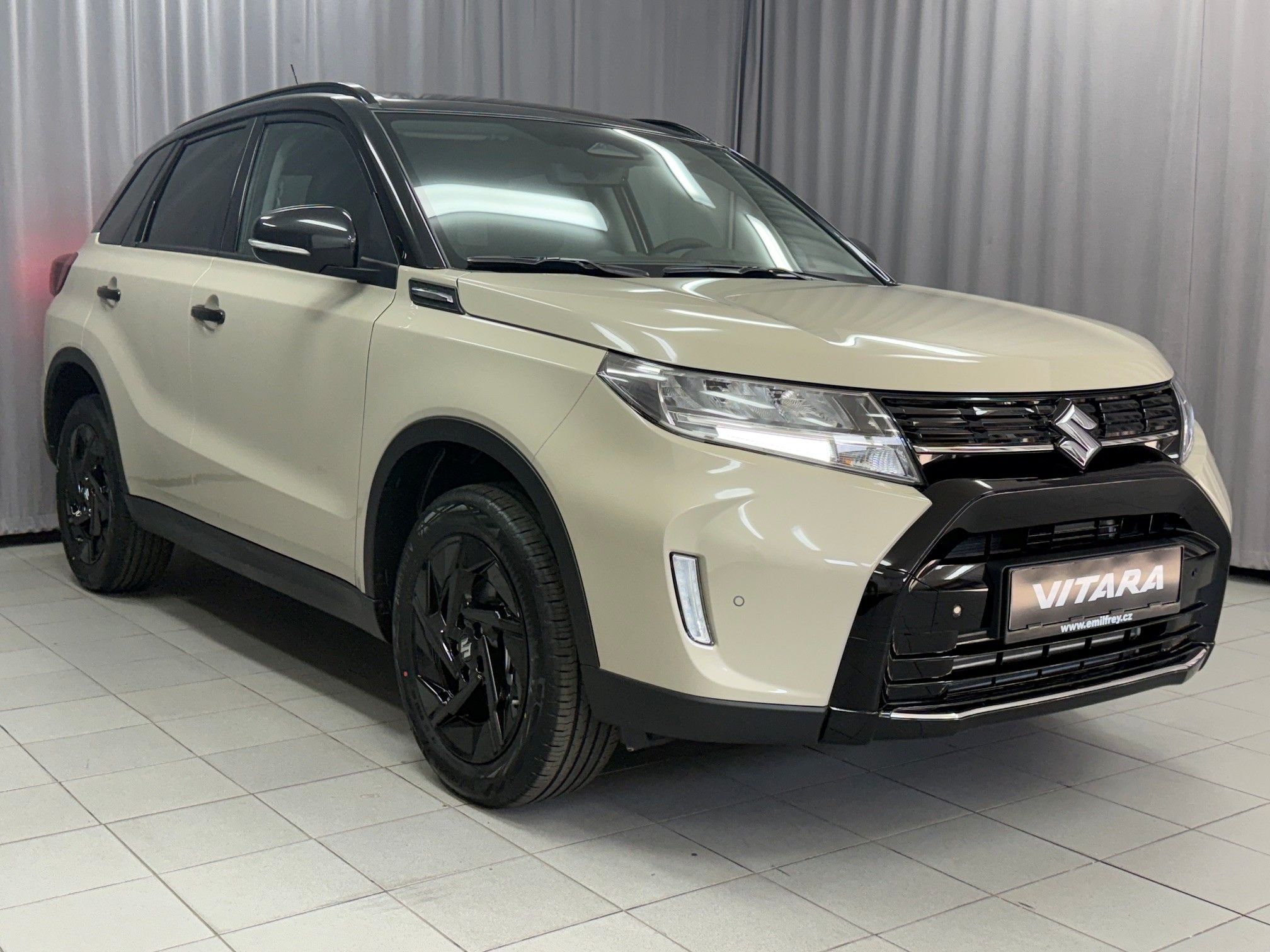 Suzuki Vitara, 1,4 Black ed. 4x2, zimní kola - fotka 3