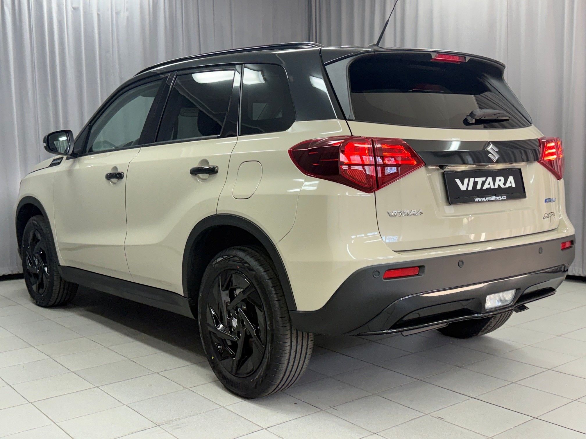 Suzuki Vitara, 1,4 Black ed. 4x2, zimní kola - fotka 6