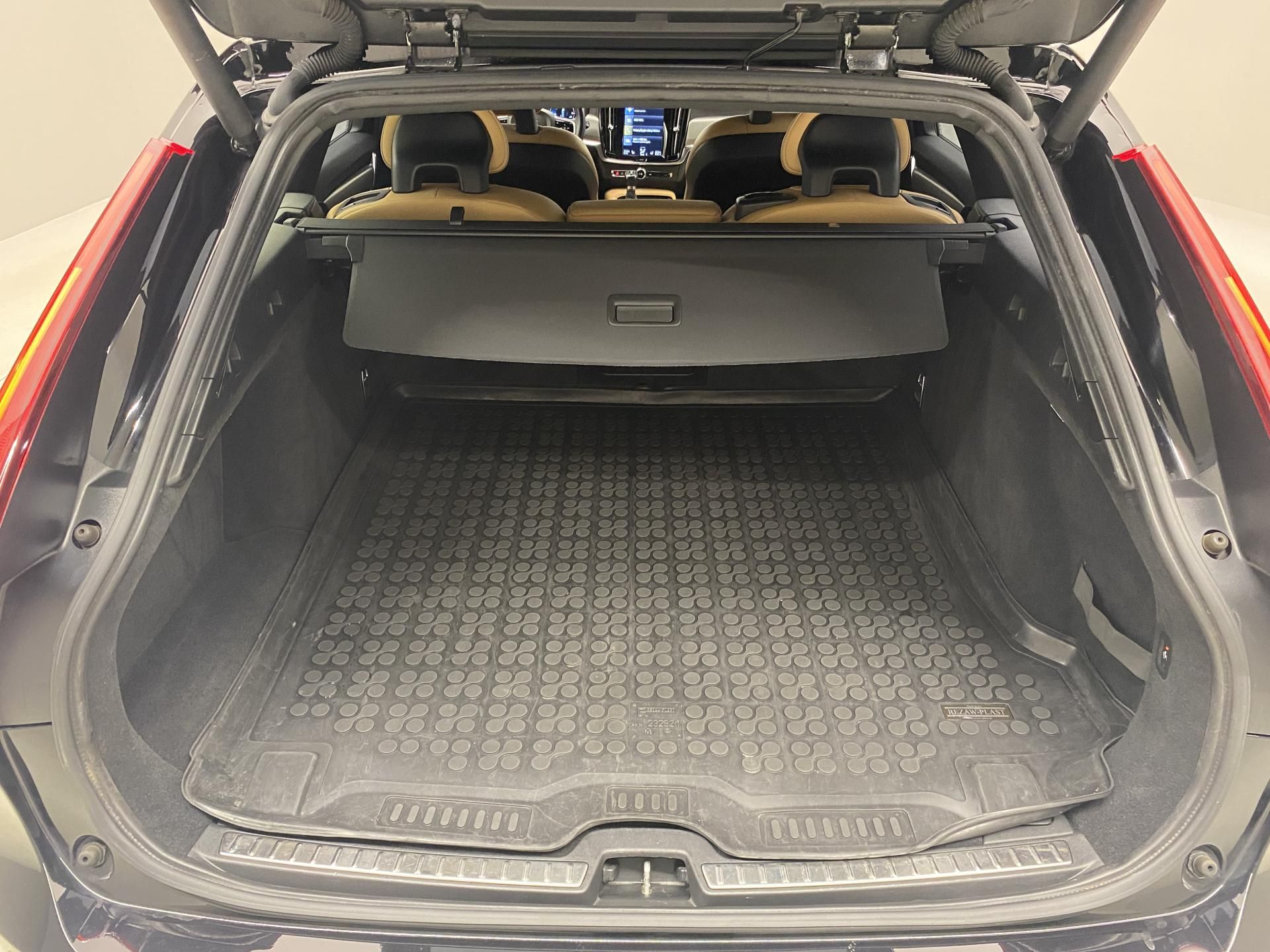 Volvo V90, D4 MOMENTUM AUT - fotka 6
