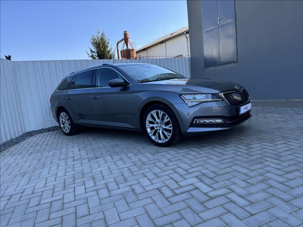 Škoda Superb, 2,0 TDI DSG STYLE 1.maj. ČR