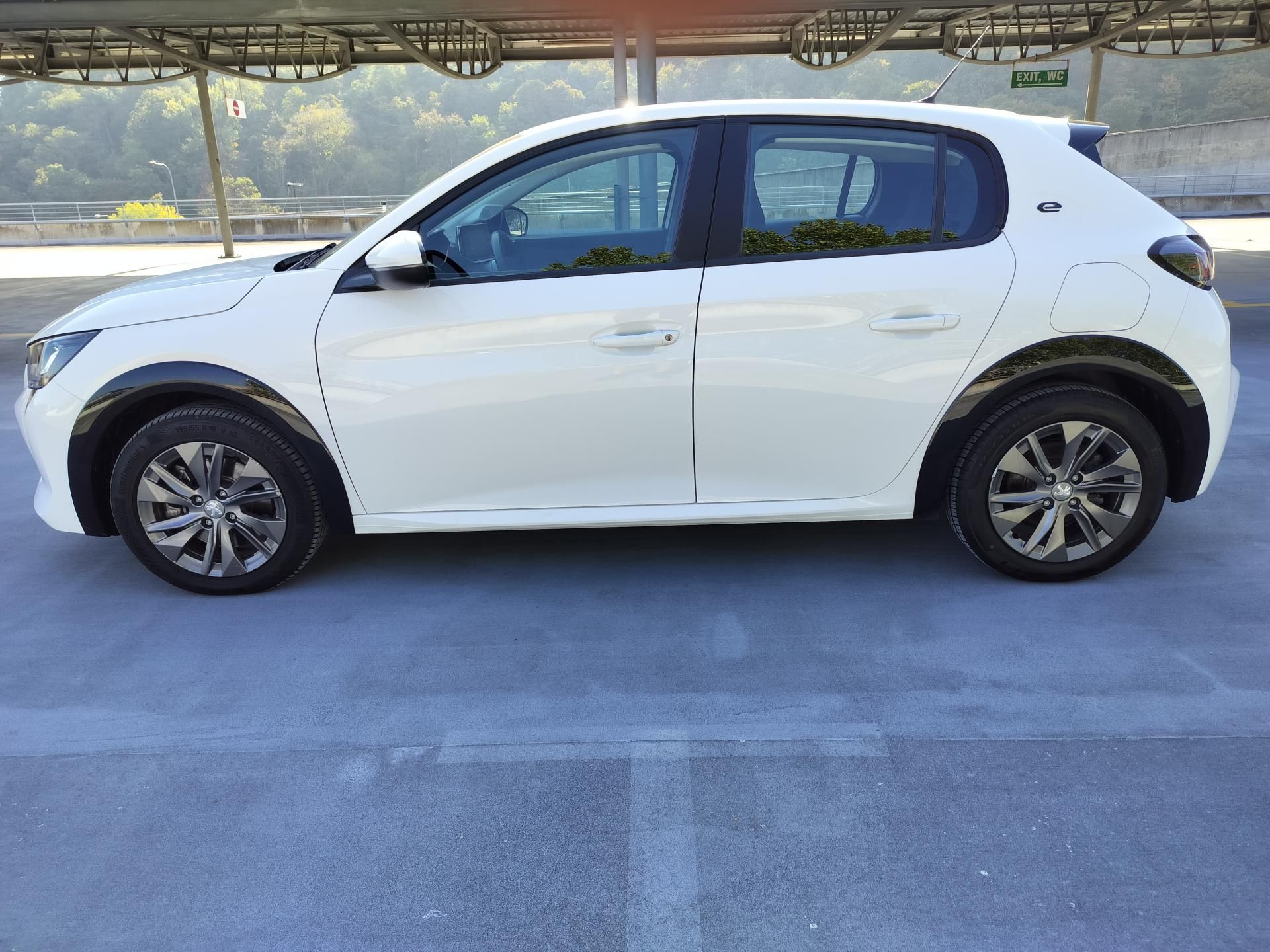 Peugeot 208, e - fotka 4