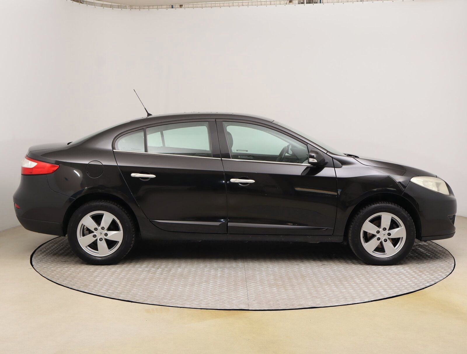 Renault Fluence, 1.6 16V, Automatická klima - fotka 6