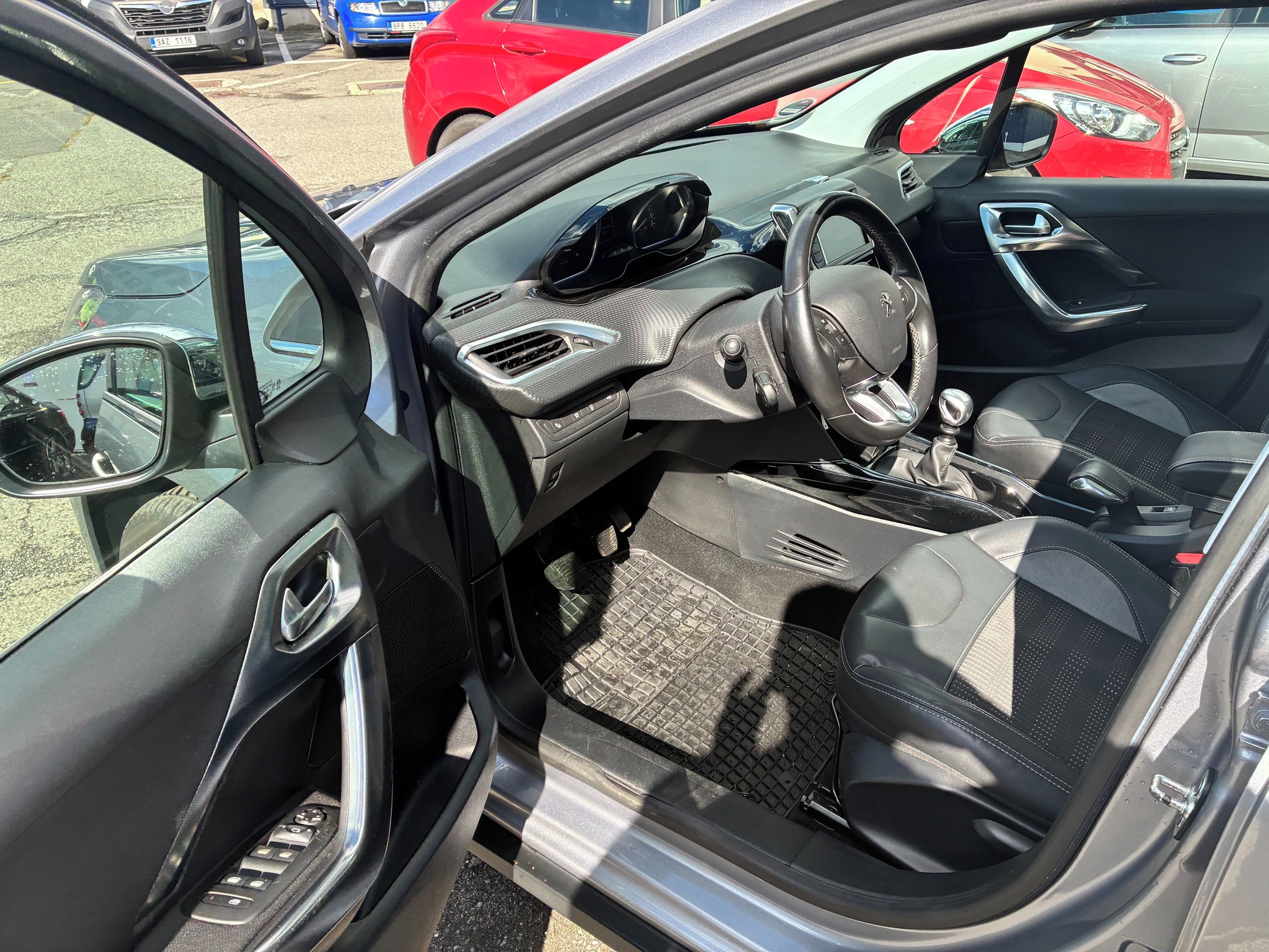 Peugeot 2008, Allure 1,6 Hdi 120k MAN6po STK - fotka 5