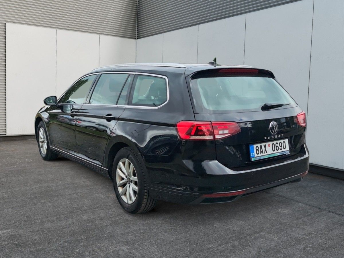 Volkswagen Passat, 2,0 TDI 110 Business - fotka 5