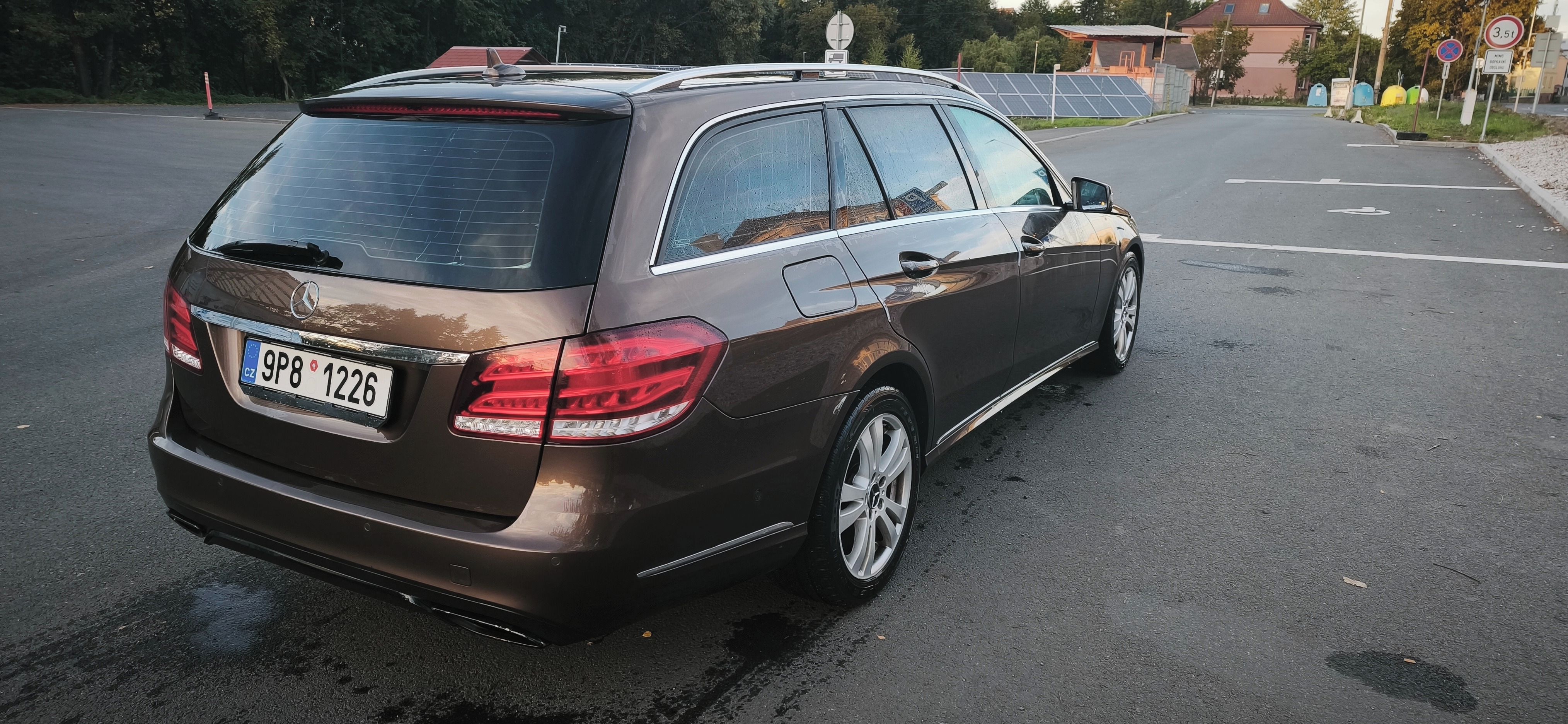 Mercedes-Benz Třídy E, E220 Bluetec 125kw 9g-tronic - fotka 3