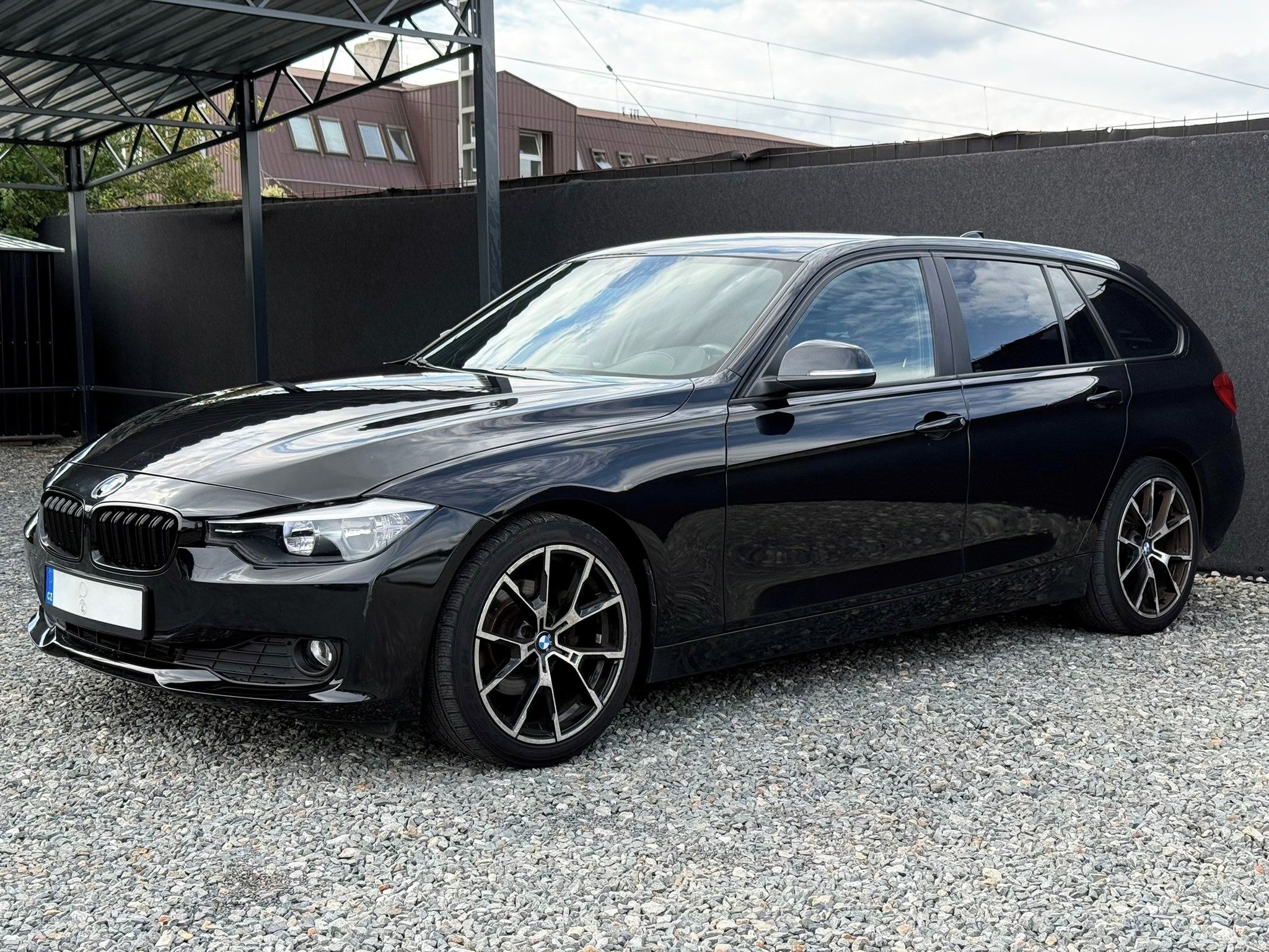 BMW Řada 3, 318d 100kW Touring | manuál - fotka 4
