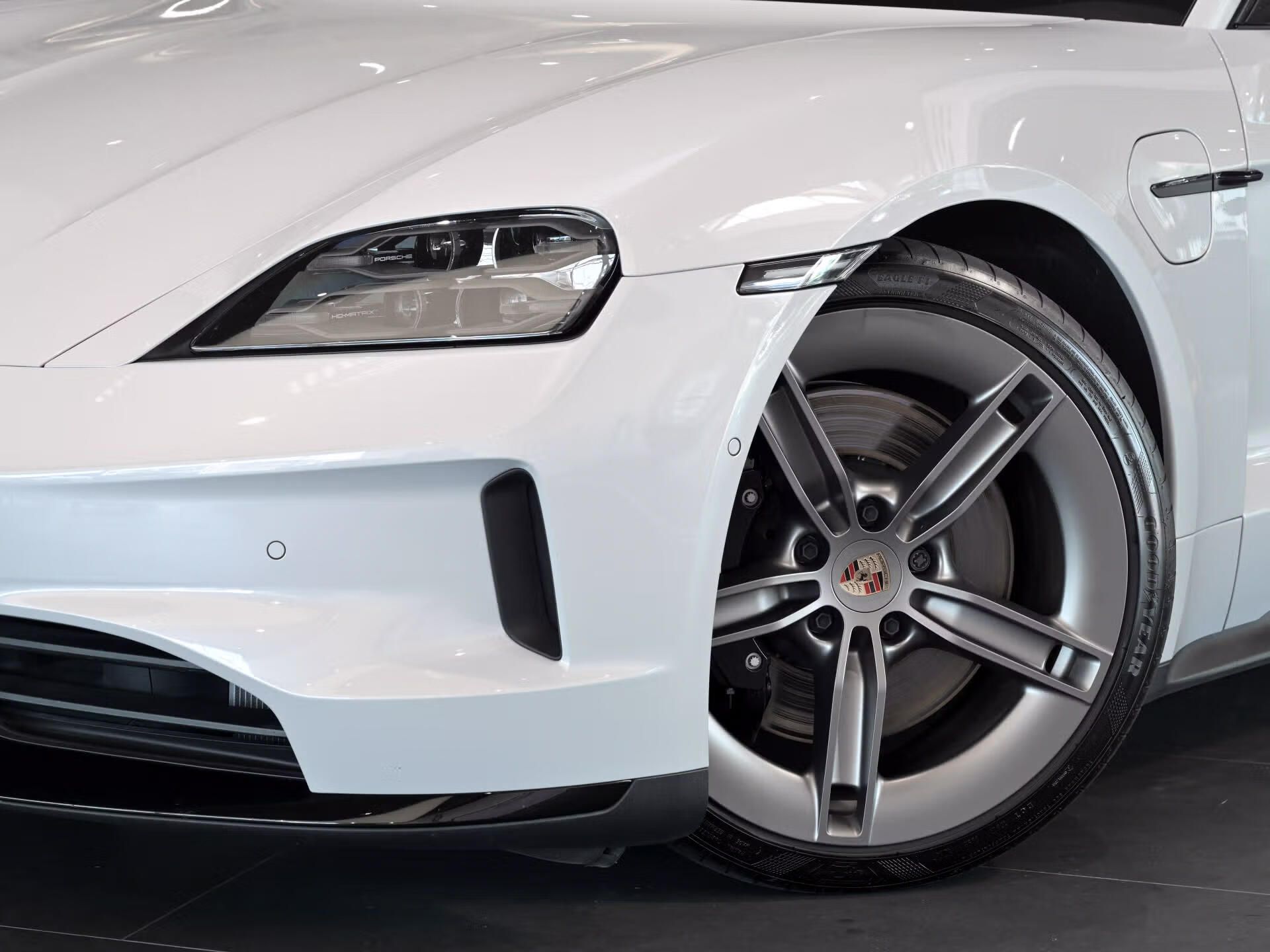Porsche Taycan, GTS Sport Turismo Pano InnoDri - fotka 6