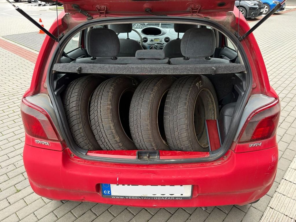 2000 Toyota YARIS