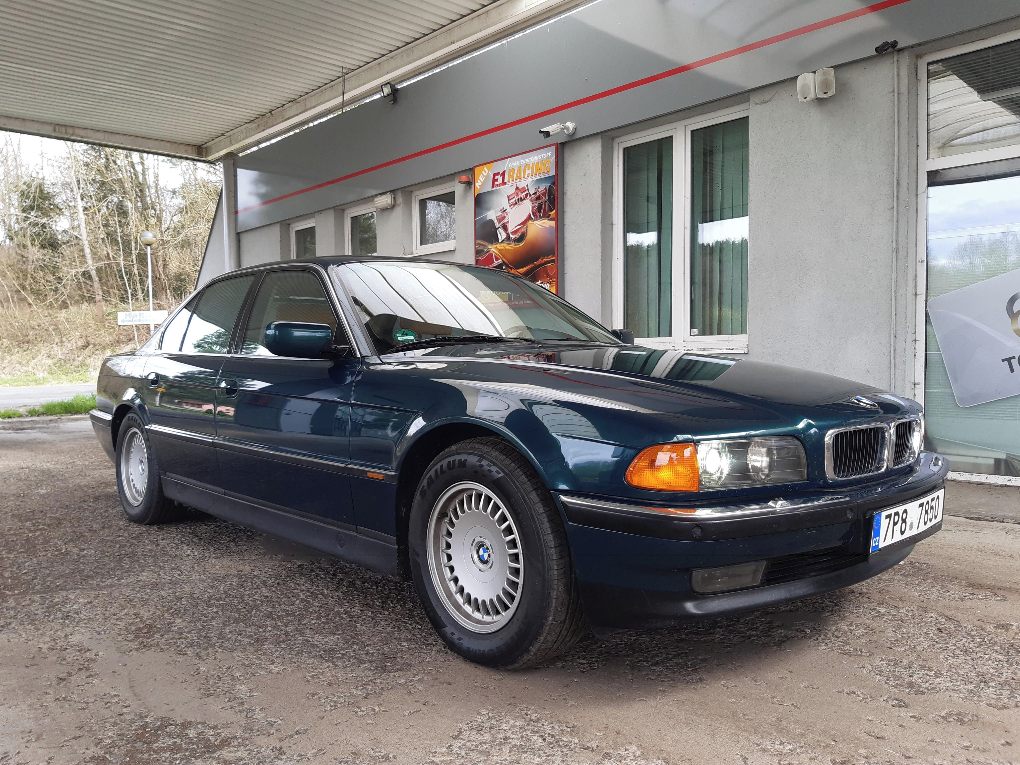 BMW Řada 7, BMW 750i Individual E38