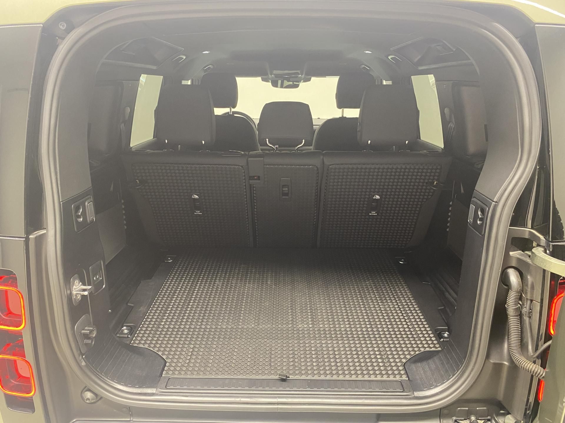 Land Rover Defender, 110 D300 X-DYNAMIC SE AWD CZ - fotka 6