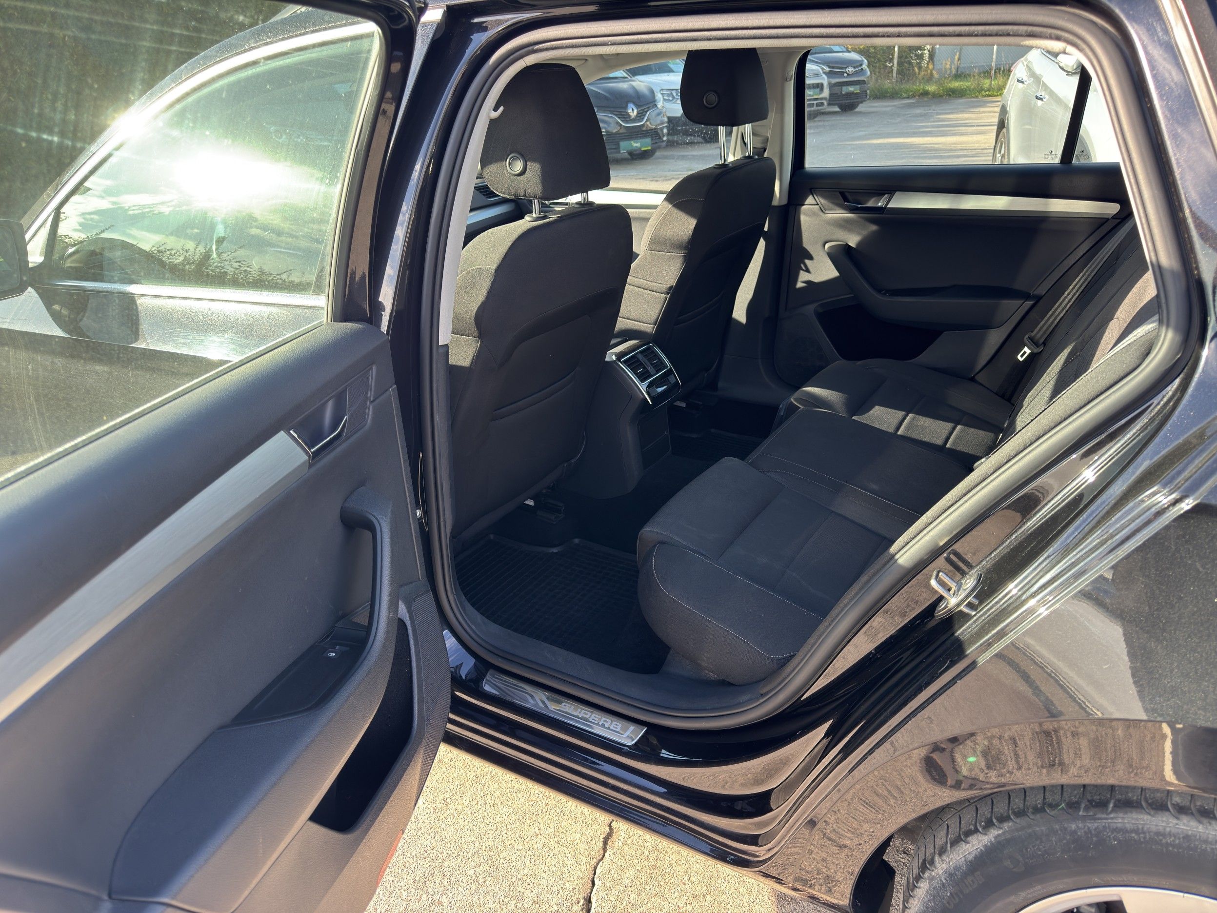 Škoda Superb, 1.6 TDi 88 kW Ambition - fotka 6