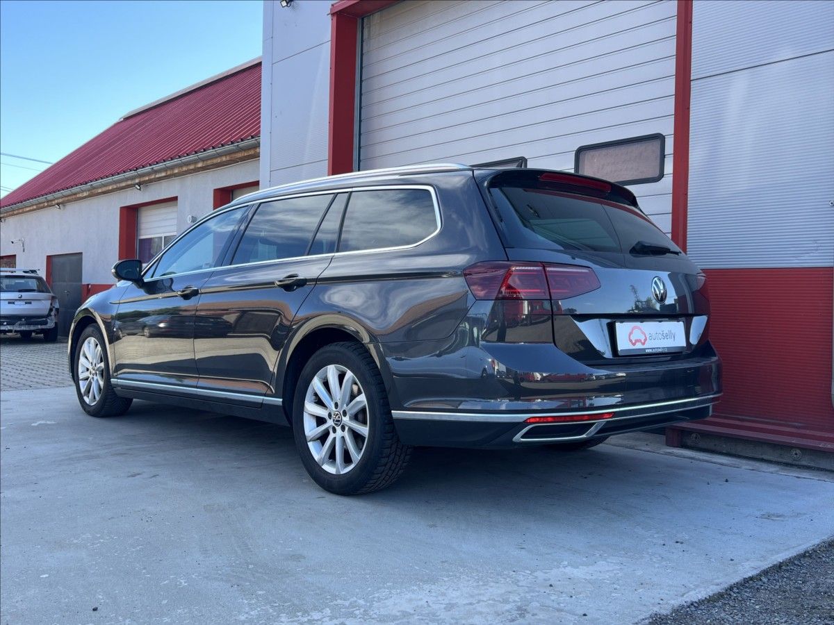 Volkswagen Passat, 2,0 TDi DSG ELEGANCE MATRIX - fotka 3