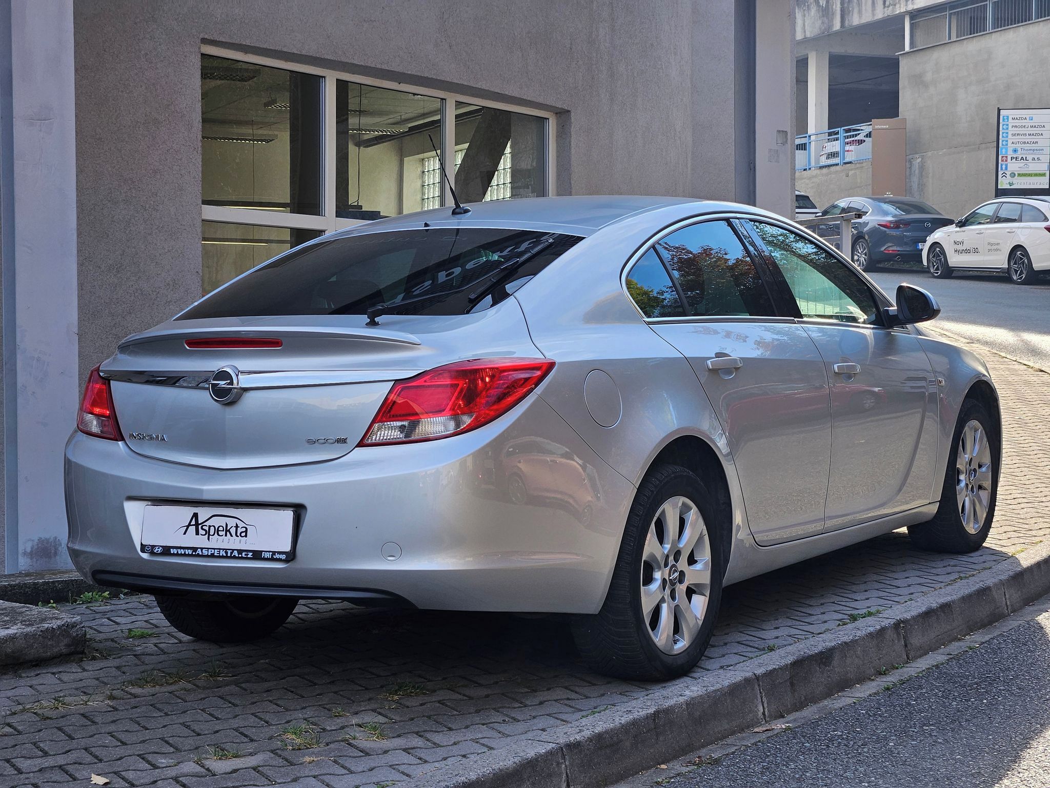 Opel Insignia, 1,4T 103kW, Active, 2.maj. - fotka 5