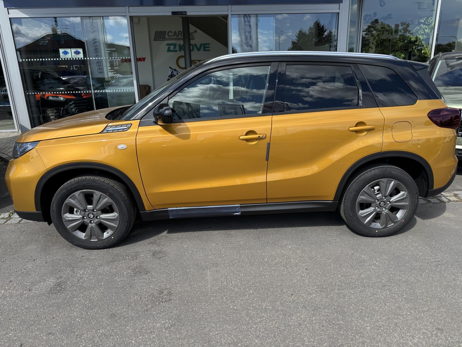 Suzuki Vitara, 1,4 Premium AllGrip Hybrid - fotka 2