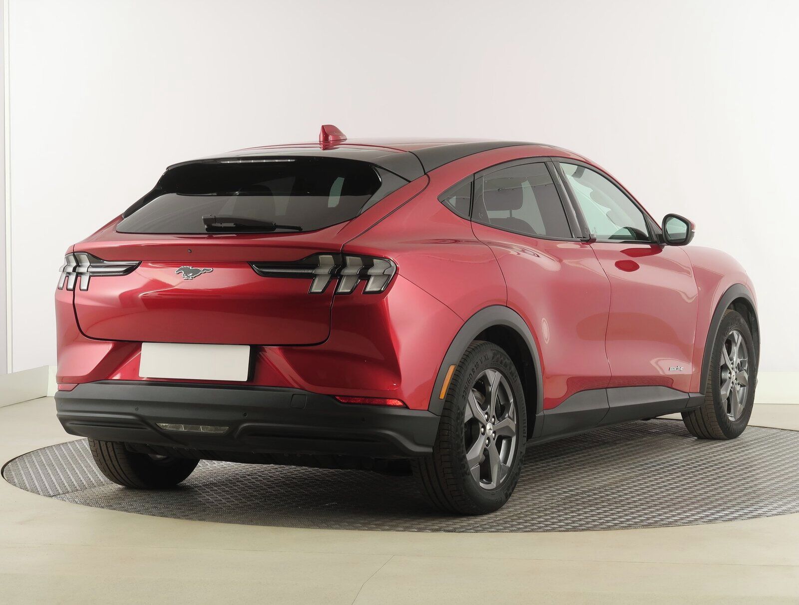 Ford Mustang Mach-E, Standard Range RWD, SoH 93% - fotka 5