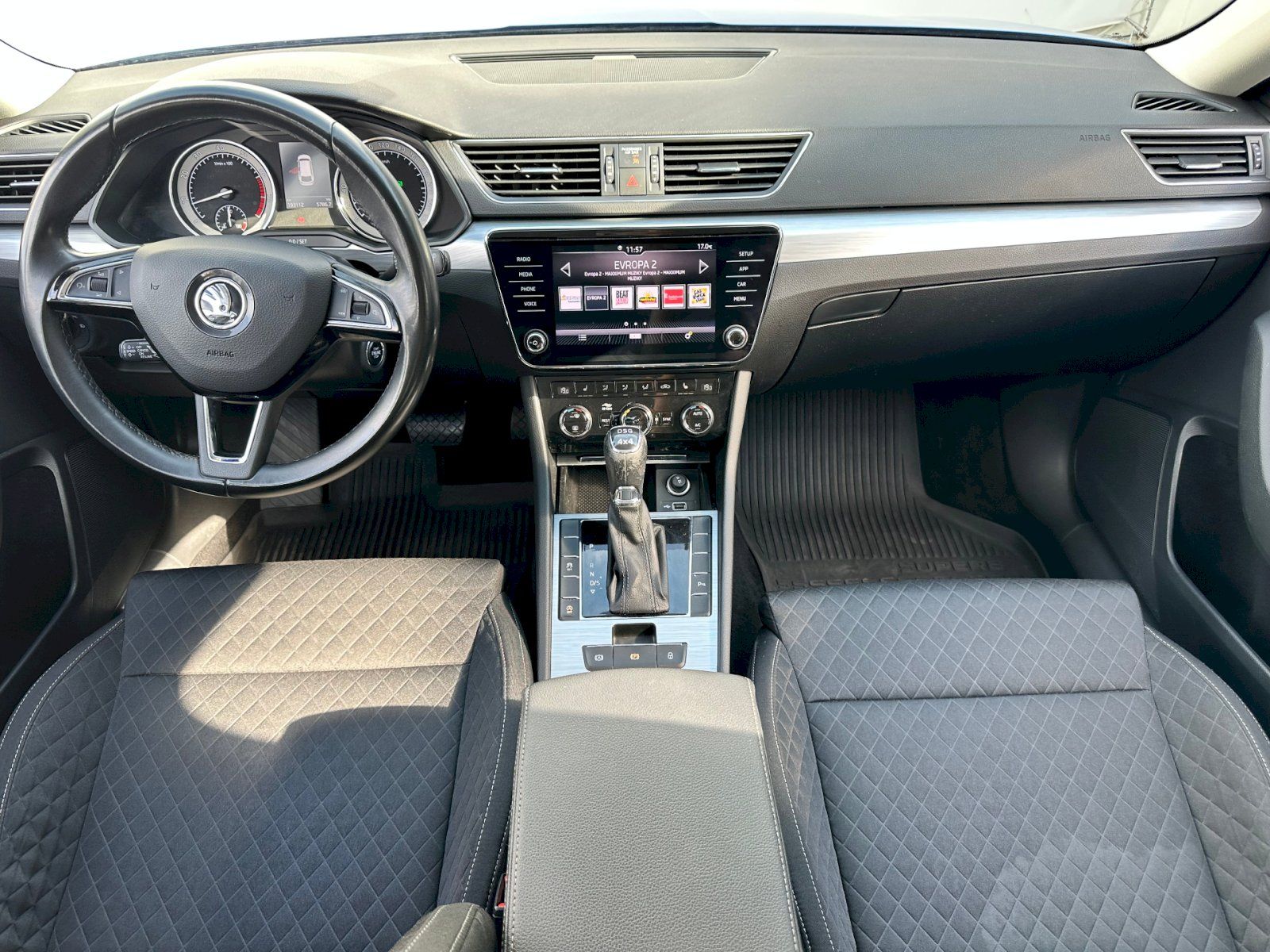 Škoda Superb, 2.0 TSI 200kW AmbitionPlus Com - fotka 5