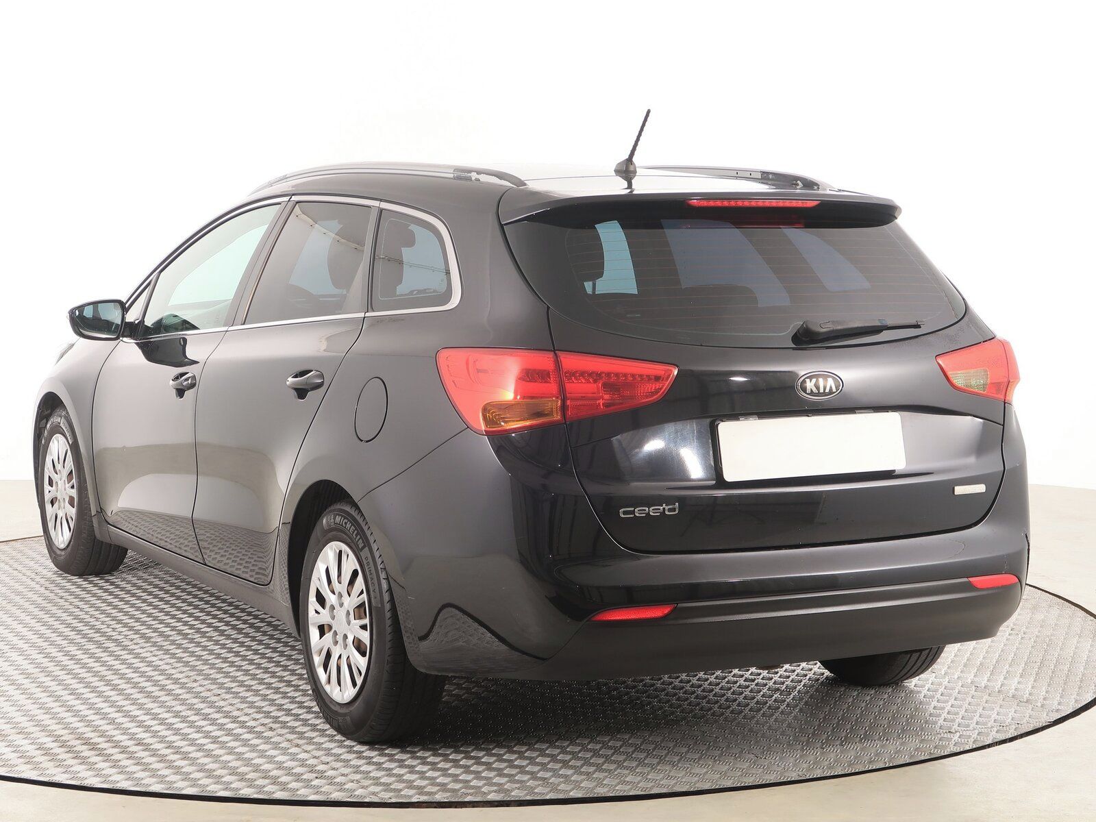 Kia Cee´d, 1.6 GDI - fotka 4