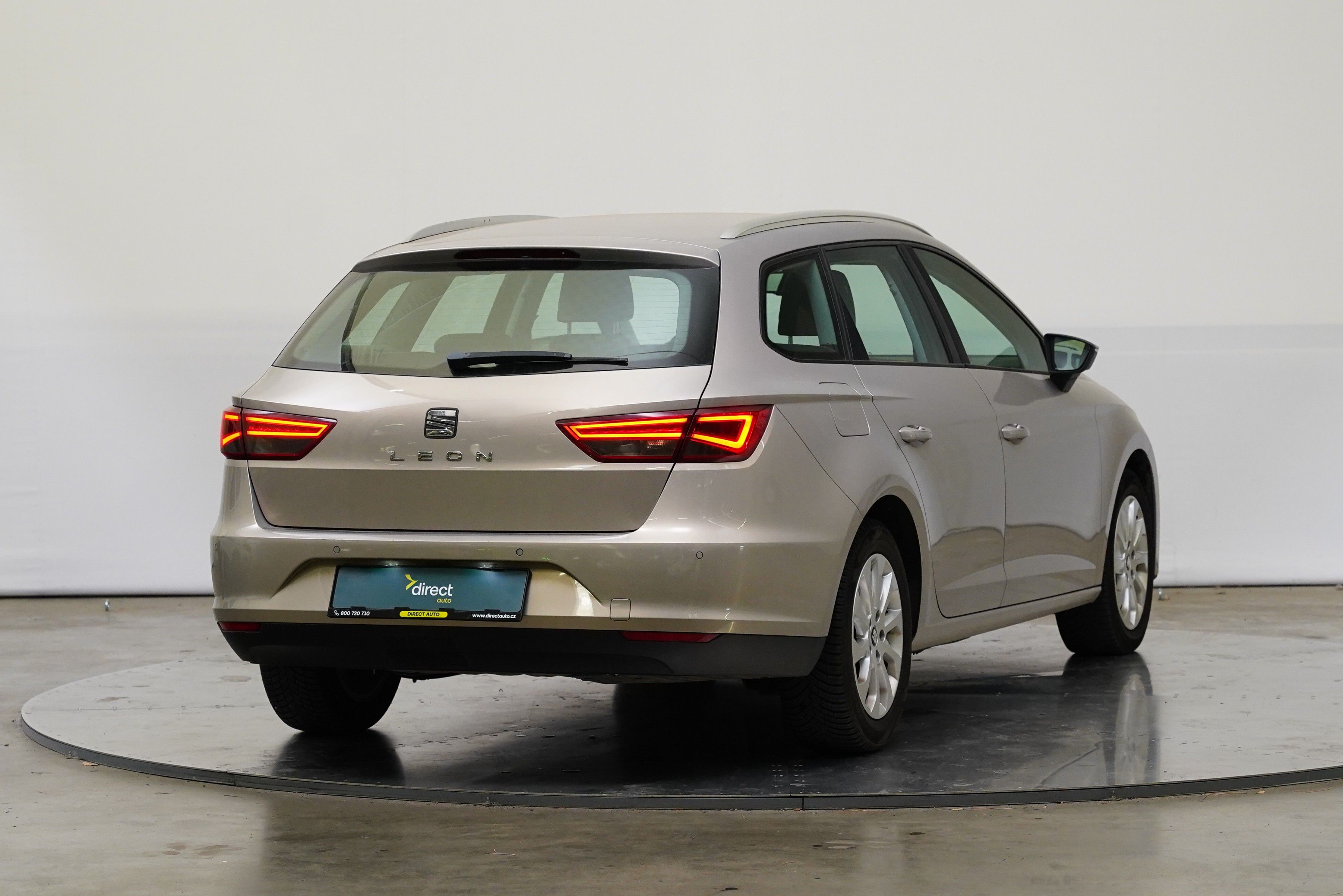 Seat Leon, 1.6 TDI 77 kW DSG Style - fotka 2