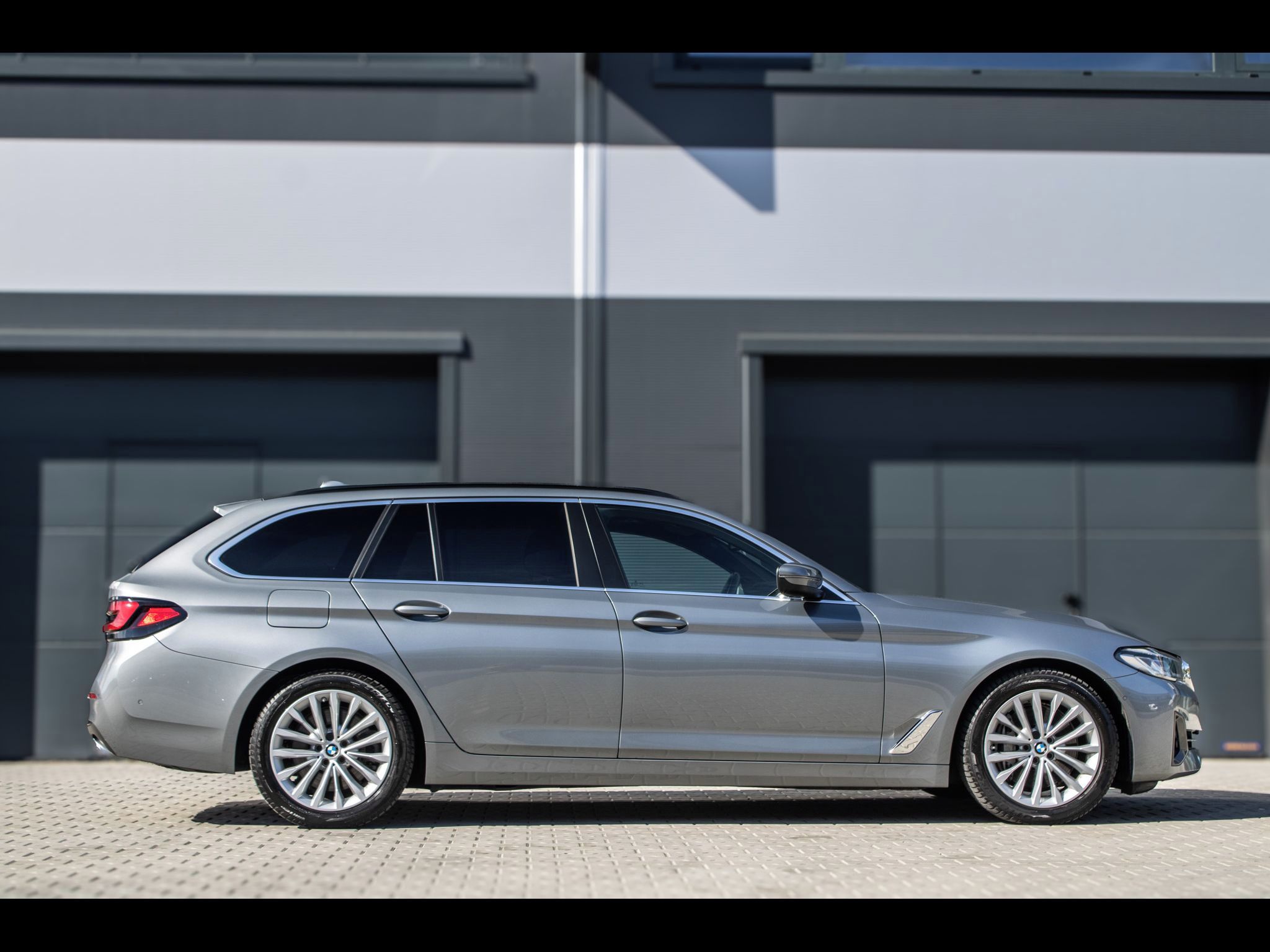 BMW Řada 5, 530d LCI 210kW, 48V - fotka 4