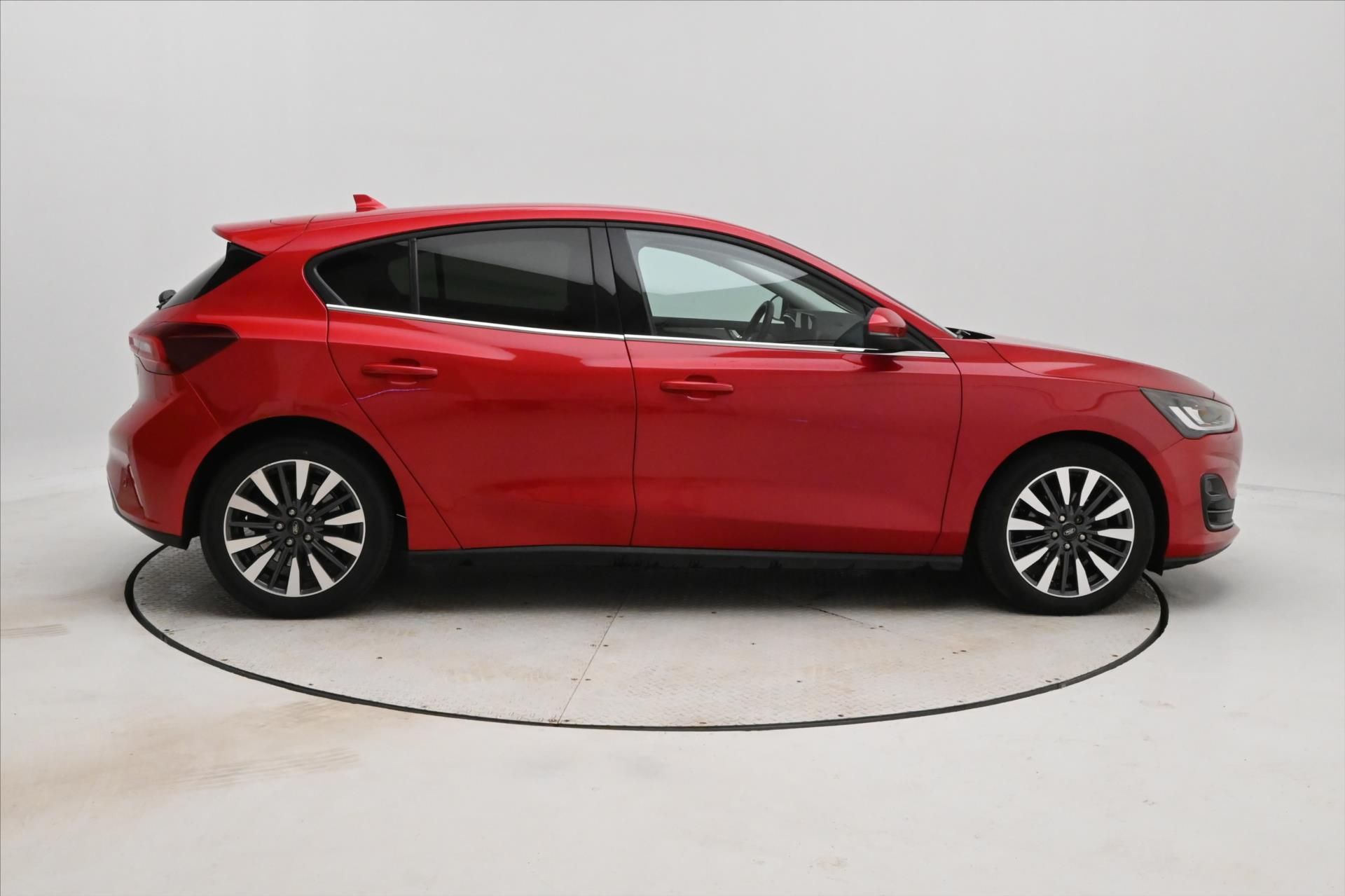 Ford Focus, 2,0 EcoBlue 110kW Titanium X Z - fotka 4