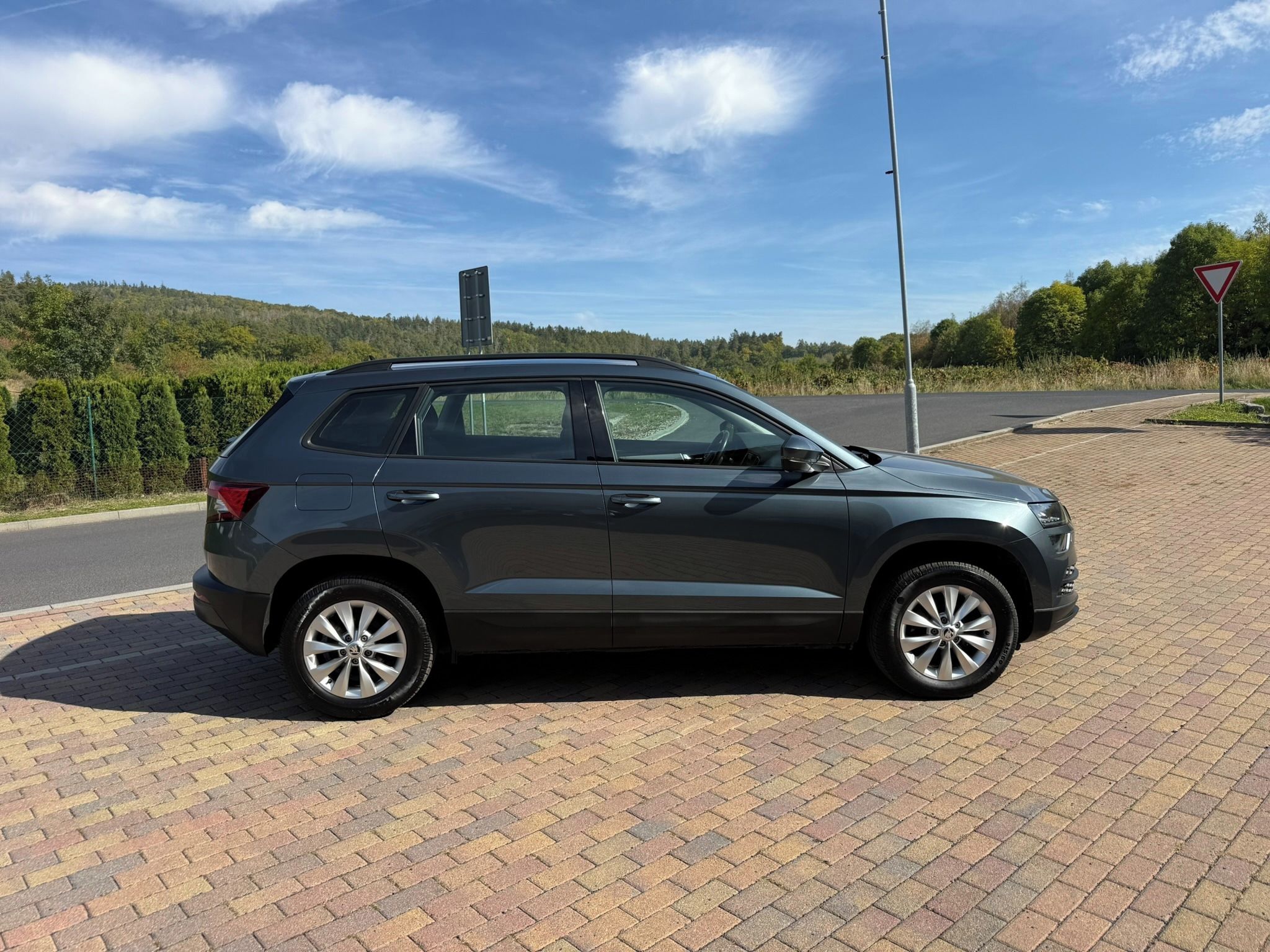 Škoda Karoq, 1.5 TSI 110kW APP,LED,TAŽNÉ - fotka 6