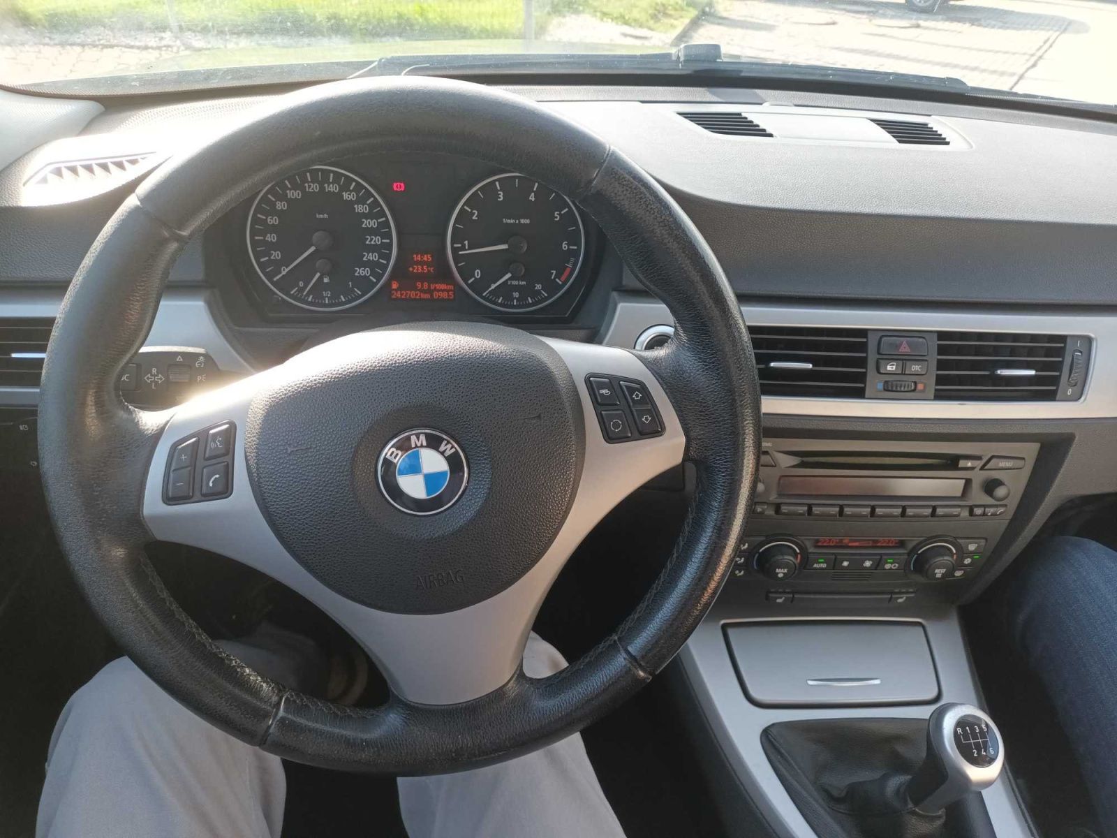 BMW Řada 3, 320 i, Kožené sedačky, Xenony - fotka 3