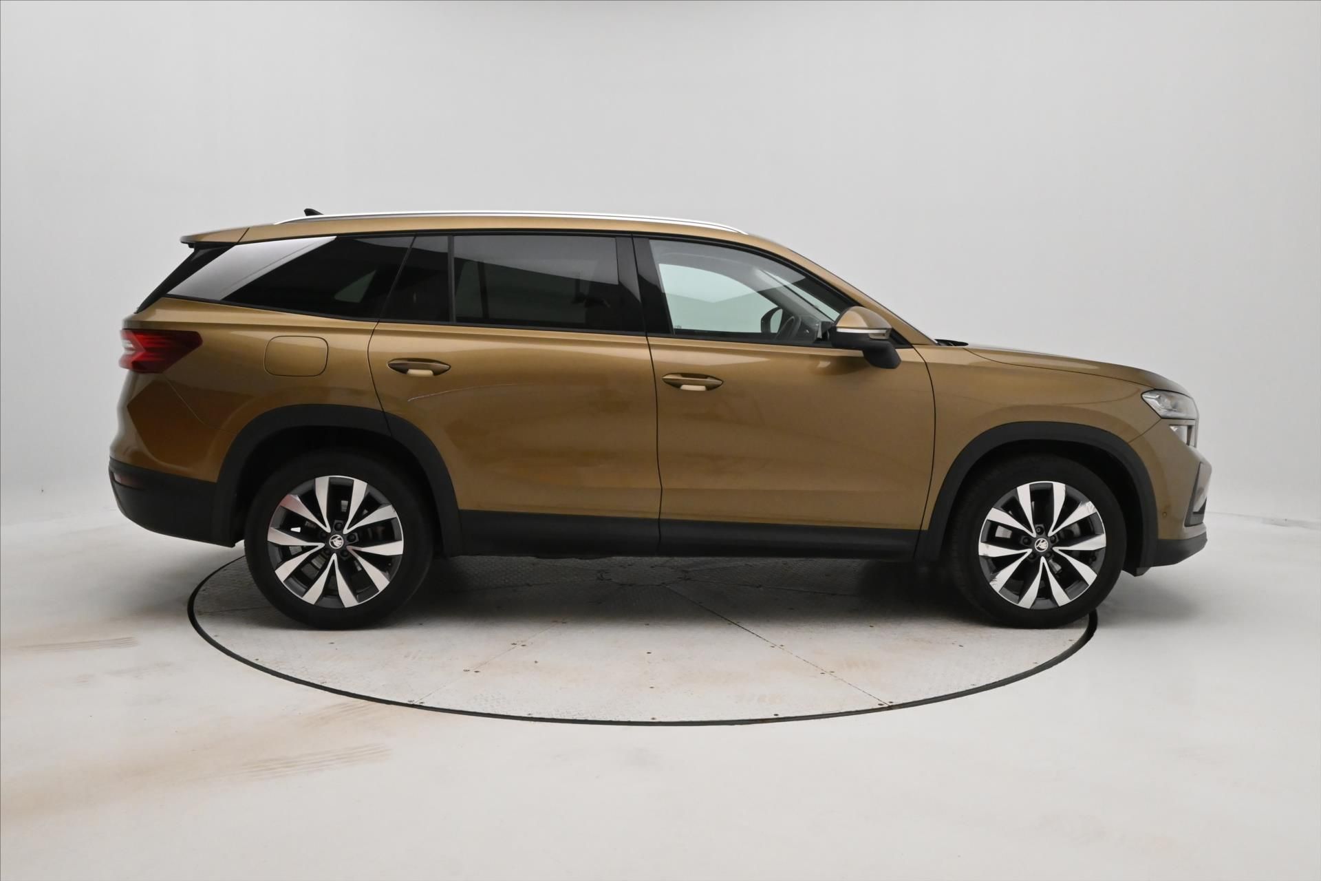 Škoda Kodiaq, 2,0 TDI 110kW DSG Selection 7 - fotka 4