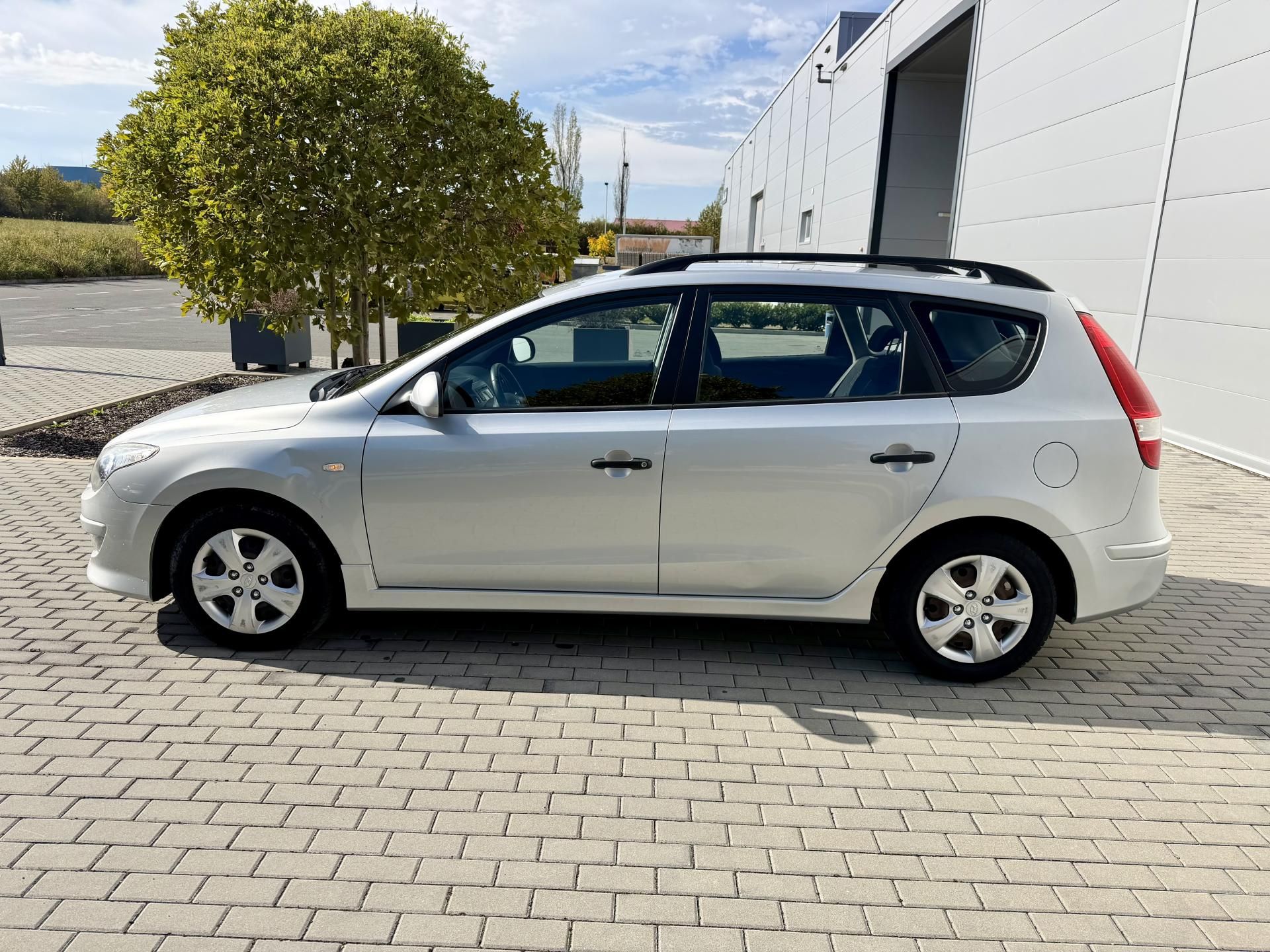 Hyundai i30, 1.6 CRDi AUTOMATICKÁ KLIMA - fotka 5