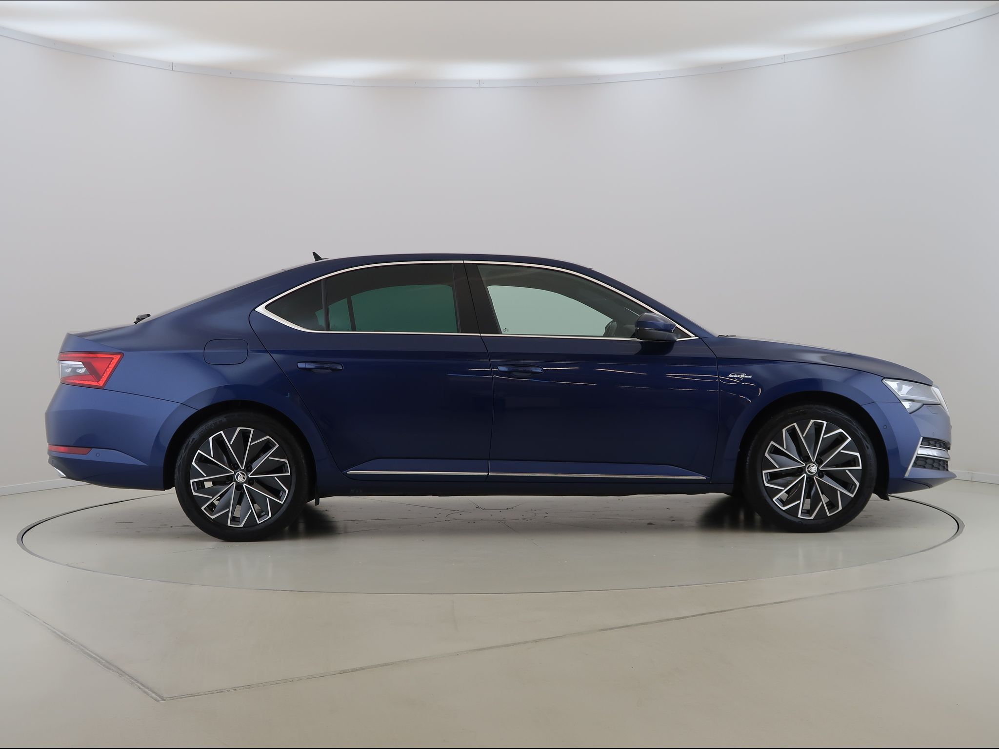 Škoda Superb, 1.5,TSI,Laurin&Klement,CZ,1Maj - fotka 4
