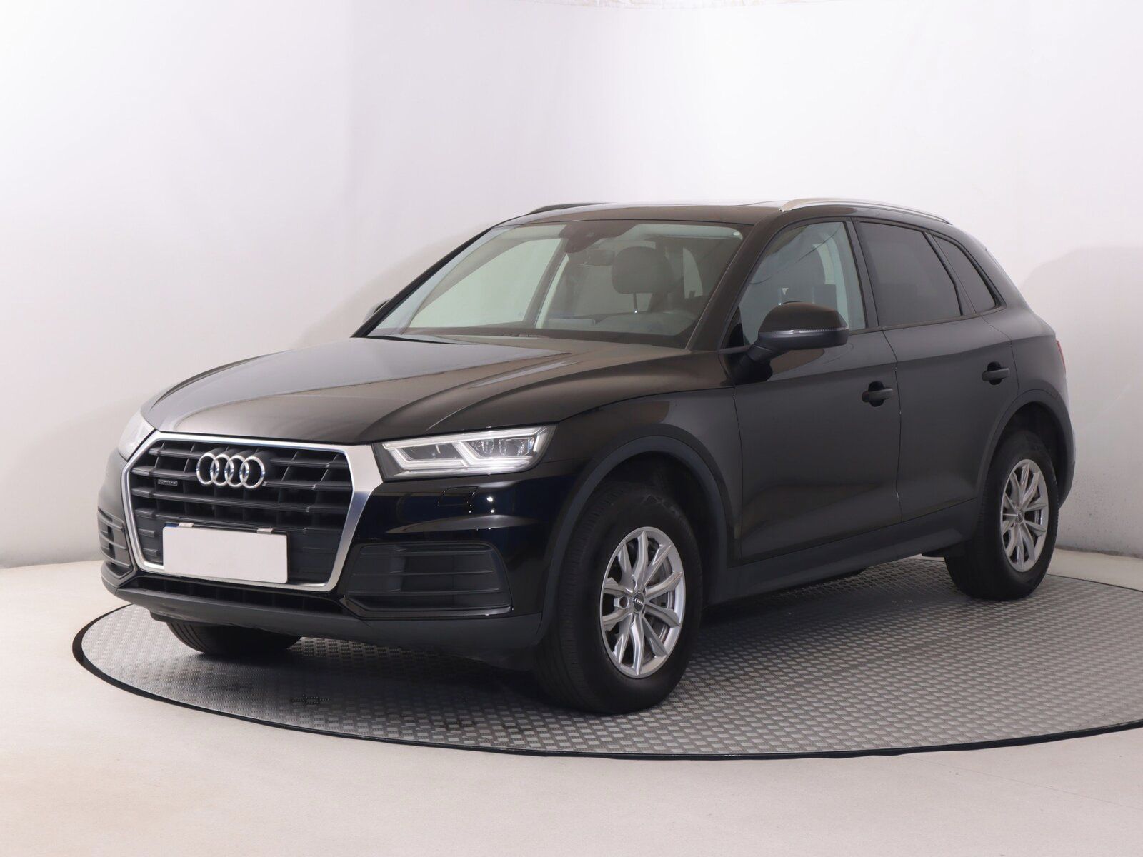Audi Q5, 2.0 TDI, basis, 4X4, Automat - fotka 2