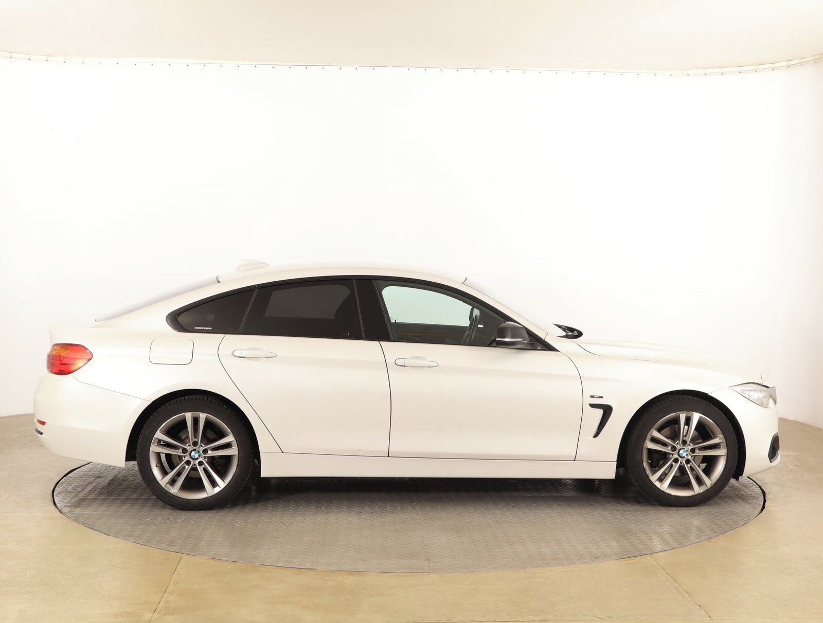 BMW Řada 4, 420d xDrive Gran Coupé - fotka 6