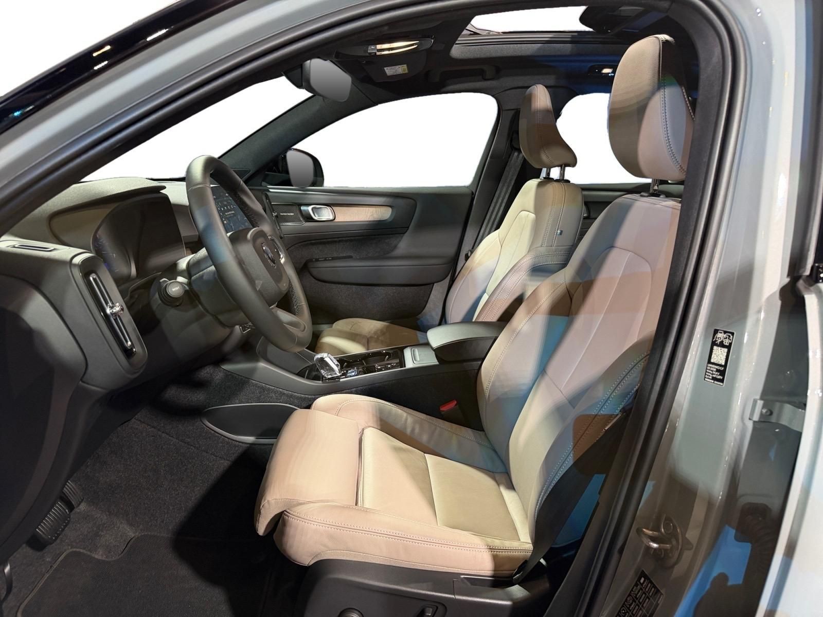 Volvo XC40, NEW PLUS LOUNGE PAKET MY27 - fotka 5