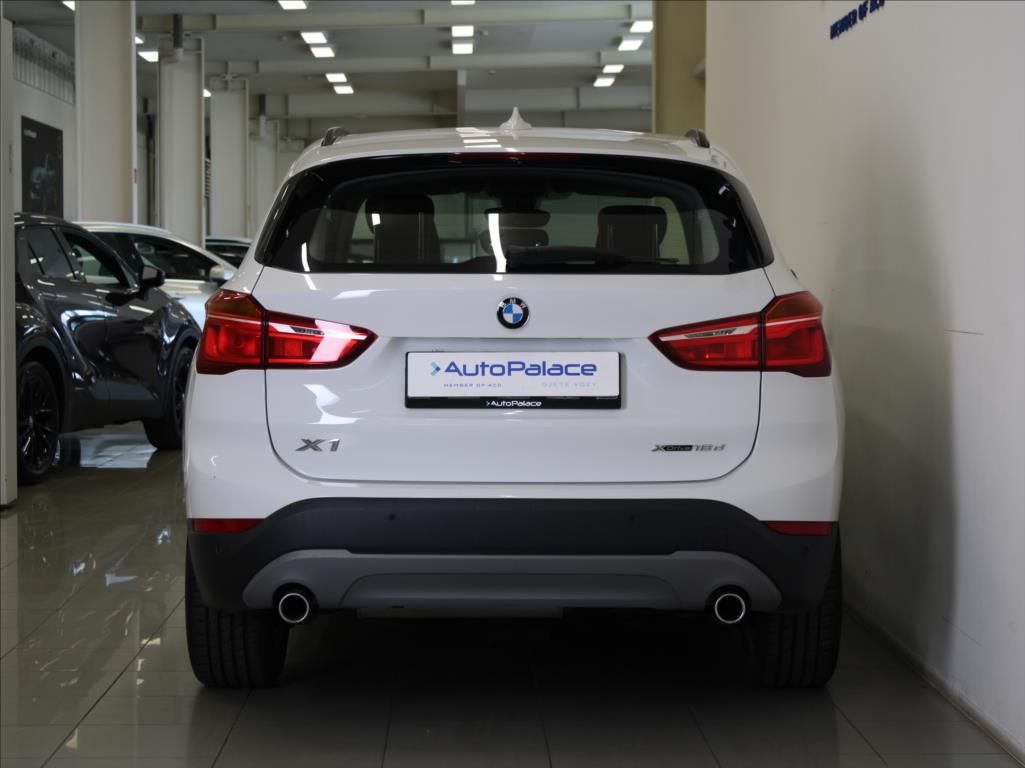 BMW X1, 2,0 18d xDrive 115tkm.2.maj.ČR - fotka 4