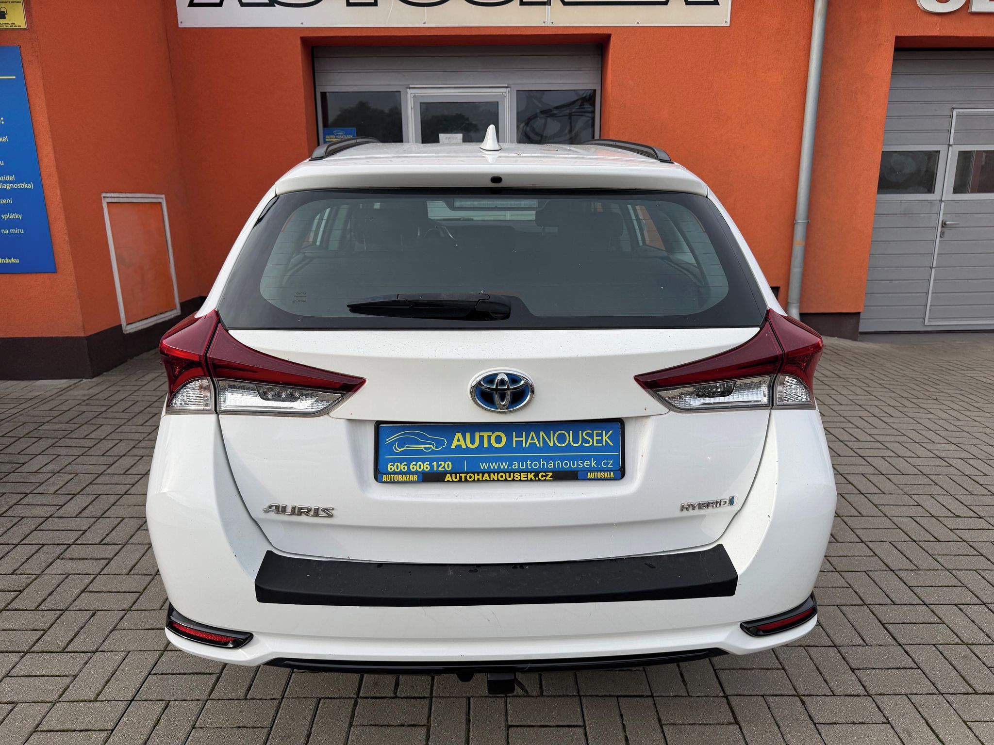 Toyota Auris, 1.8 e-CVT 100KW HYBRID - fotka 4