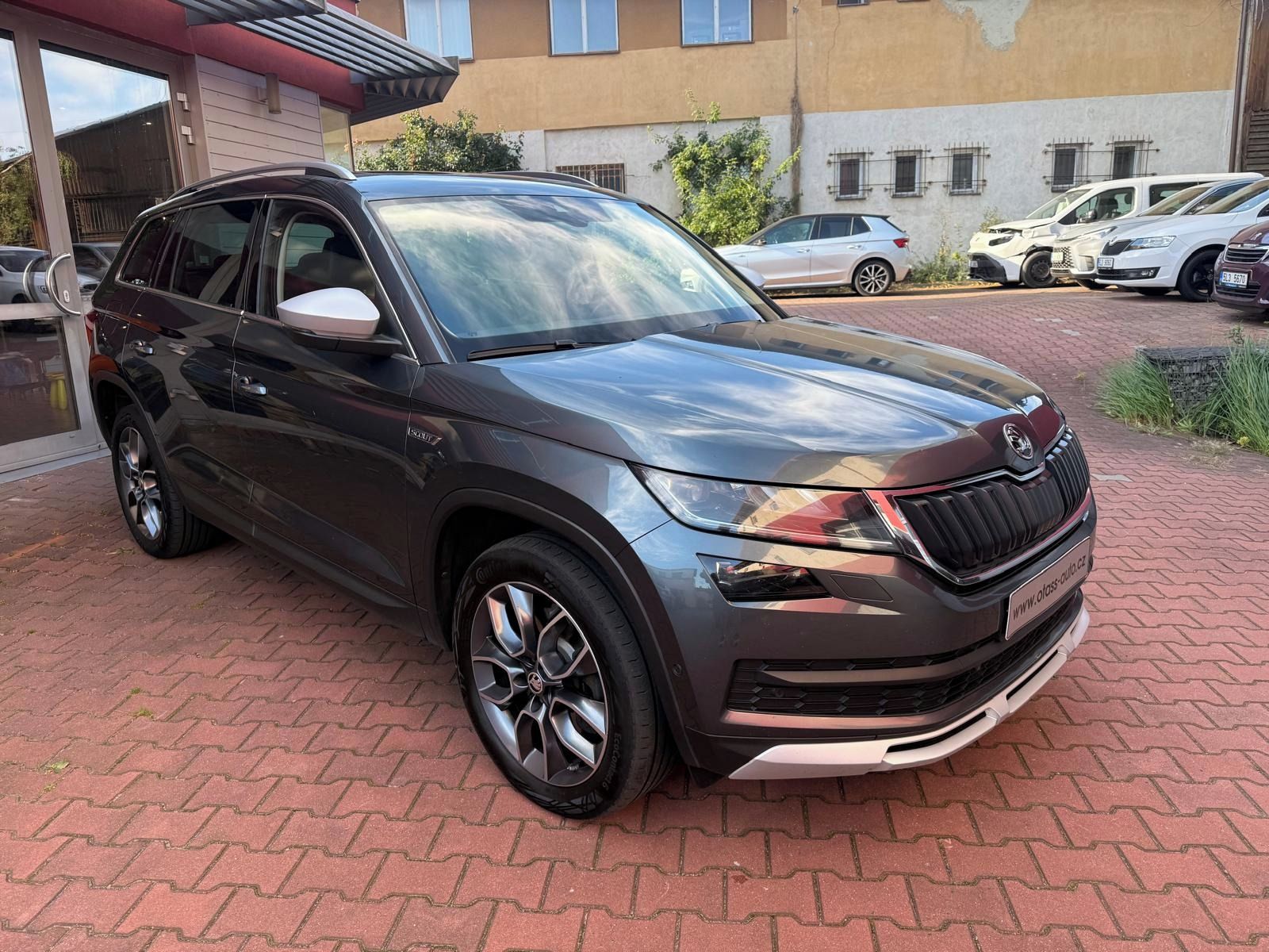 Škoda Kodiaq, SCOUT 4x4, 7 míst, panorama,TZ - fotka 3