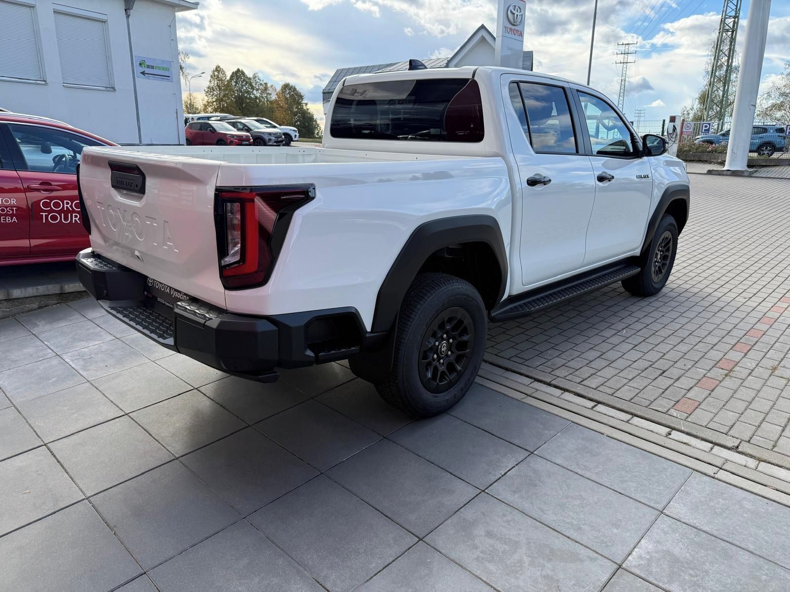 Toyota Hilux, 2,8D 4x4 6AT Active HYB - fotka 4