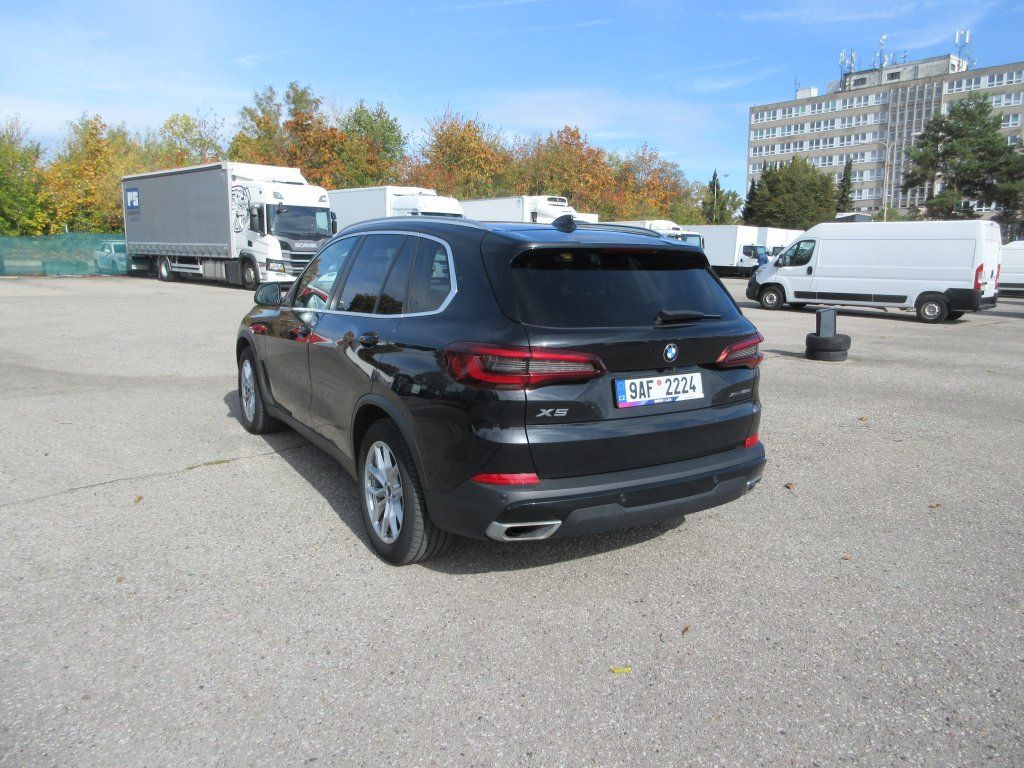 BMW X5, 3.0 Xdrive 30d 46 000 km - fotka 4
