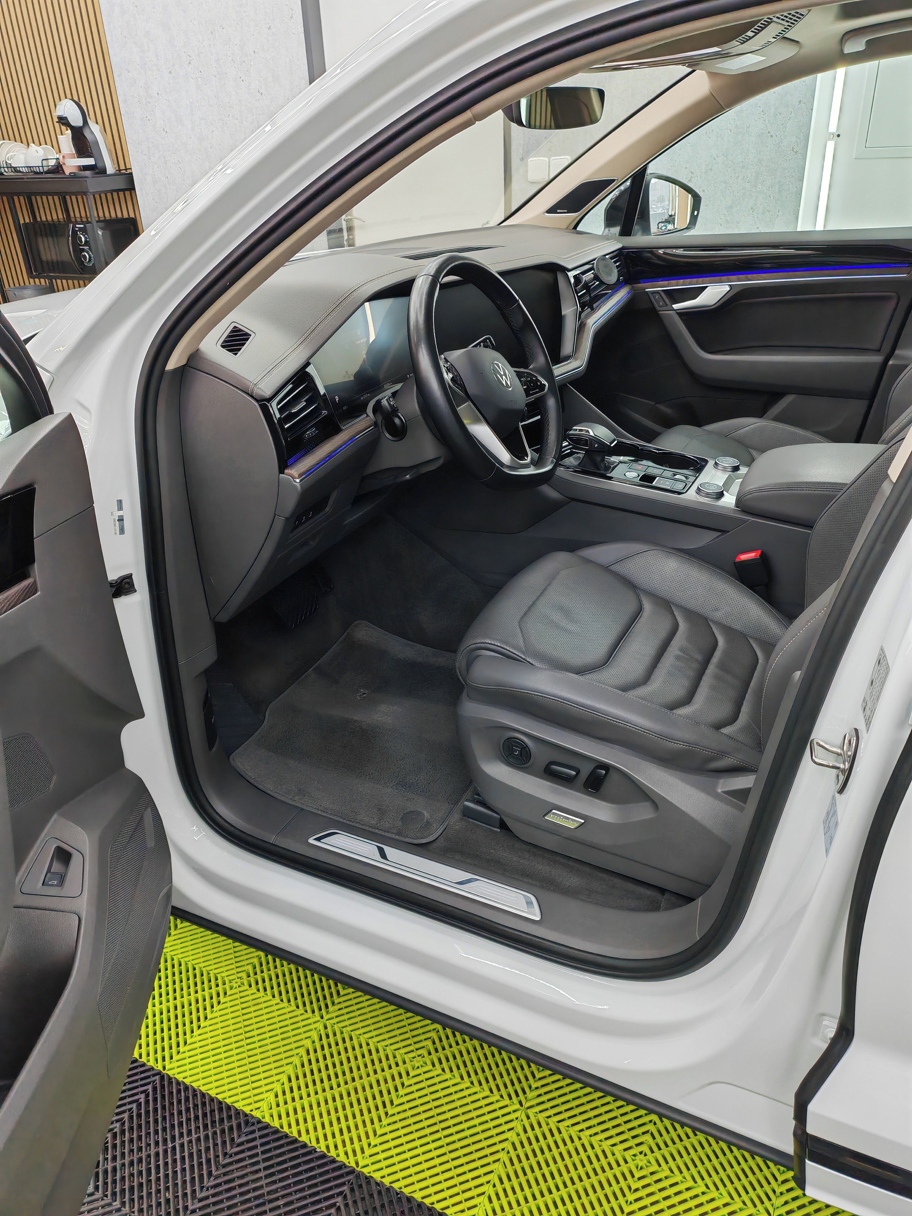 Volkswagen Touareg, 4Motion+MATRIX+PANO+HUD+360 - fotka 5