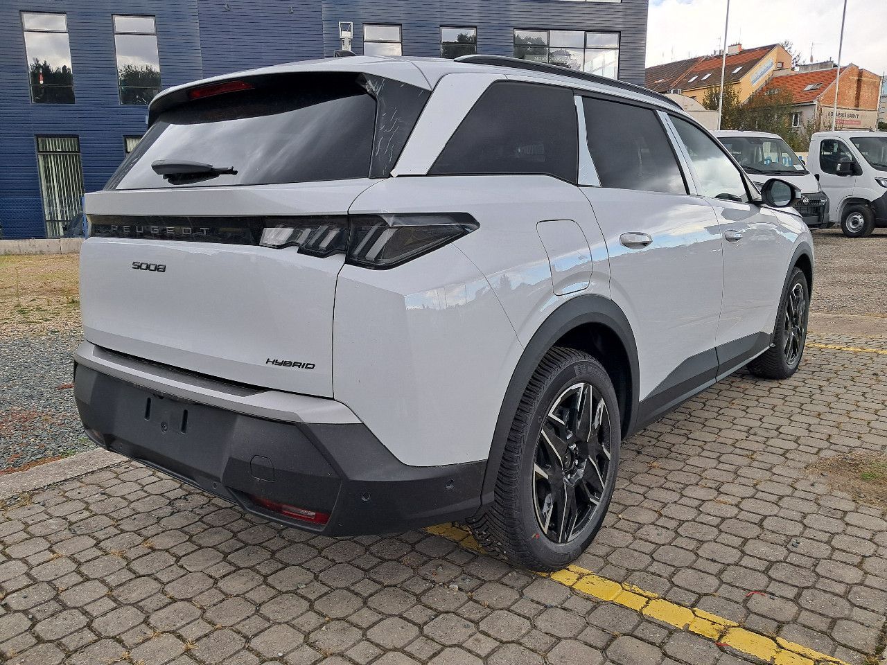 Peugeot 5008, ALLURE Hybrid 145 e-DCS6-7 mís - fotka 5