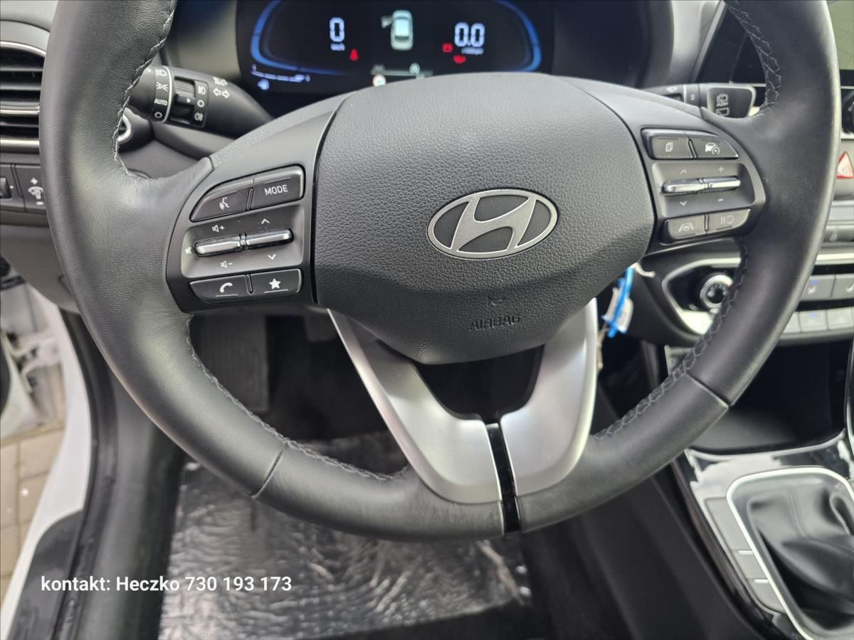 Hyundai i30, 1,5 CVVT Comfort 71KW - fotka 2