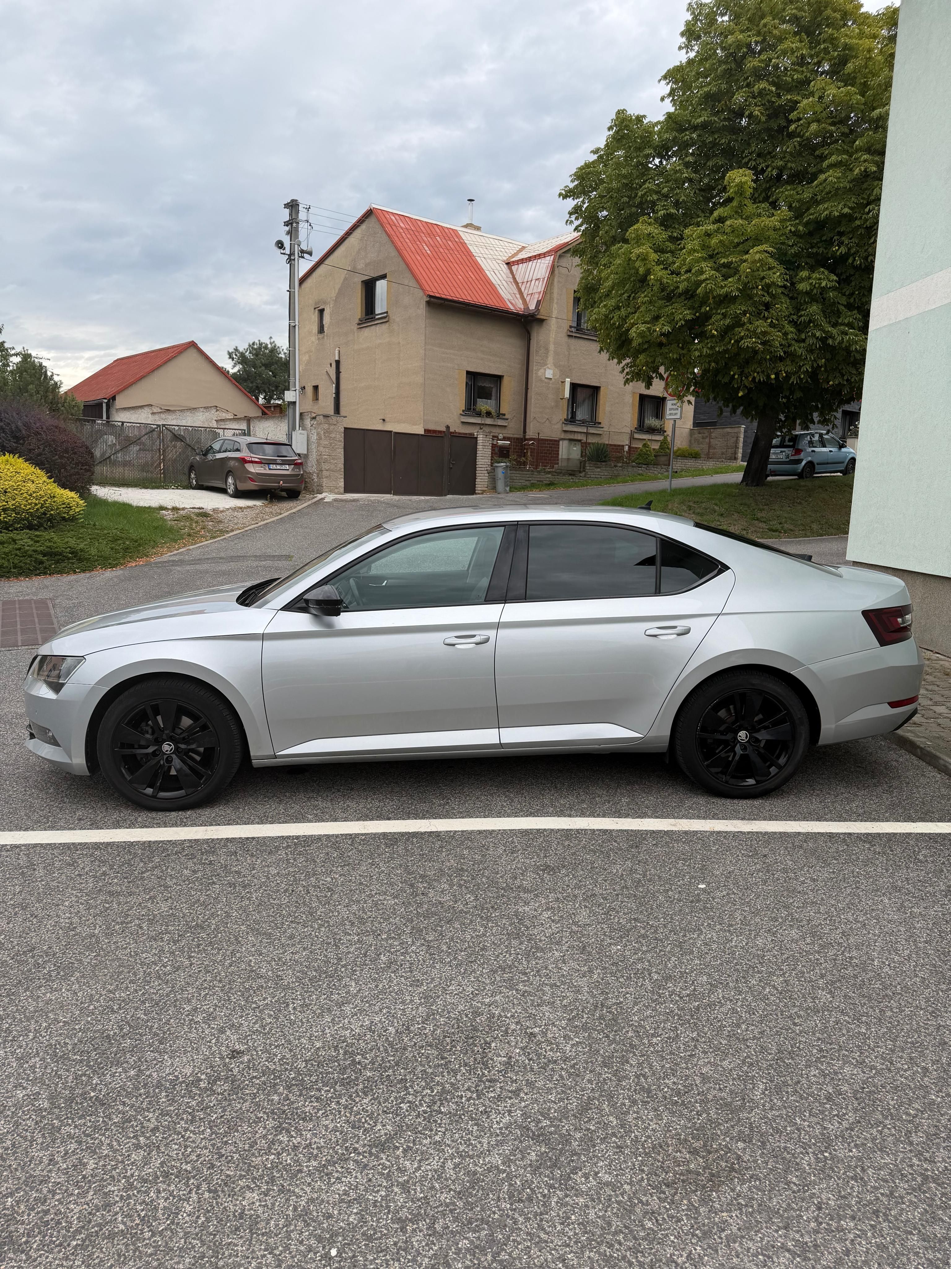 Škoda Superb - fotka 2