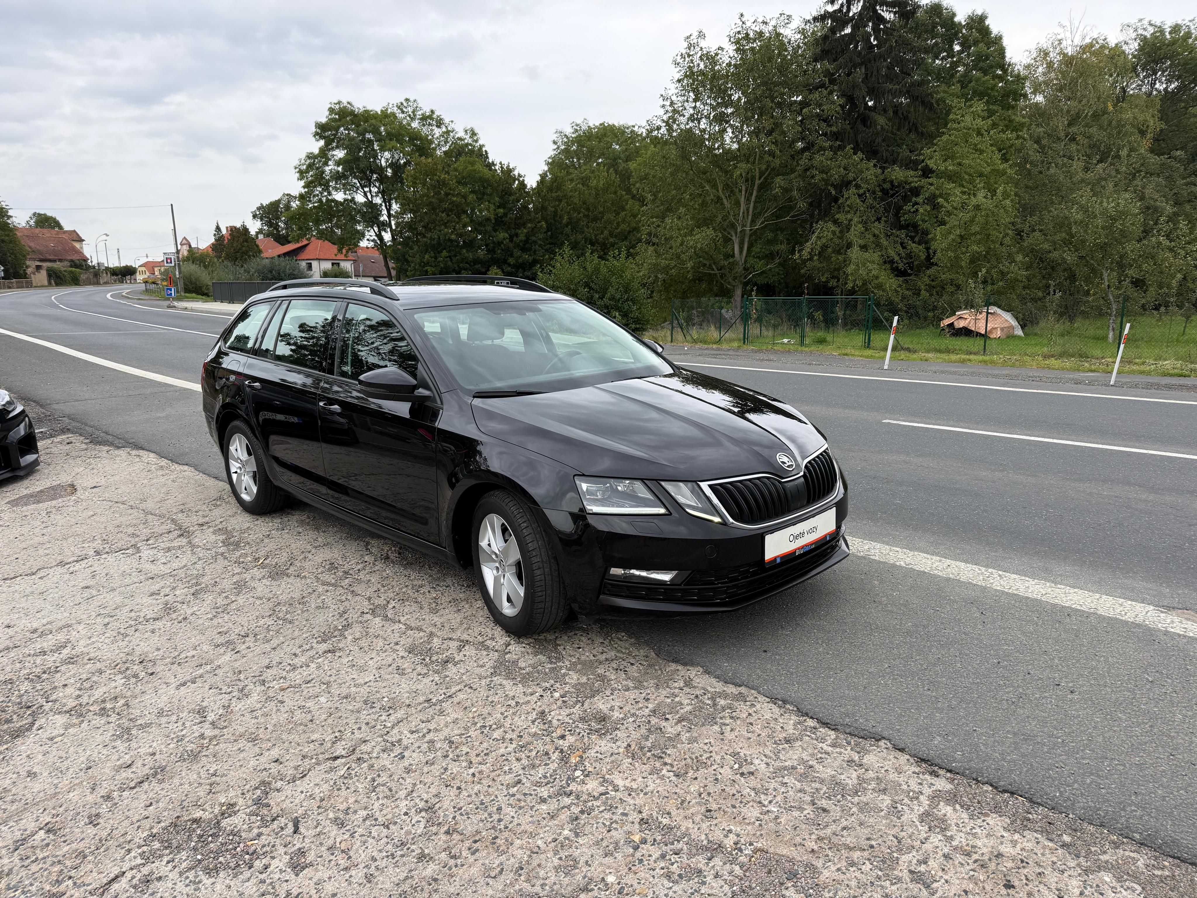 Škoda Octavia, 1.6TDI 85kW ČR Full Led výhřev - fotka 2