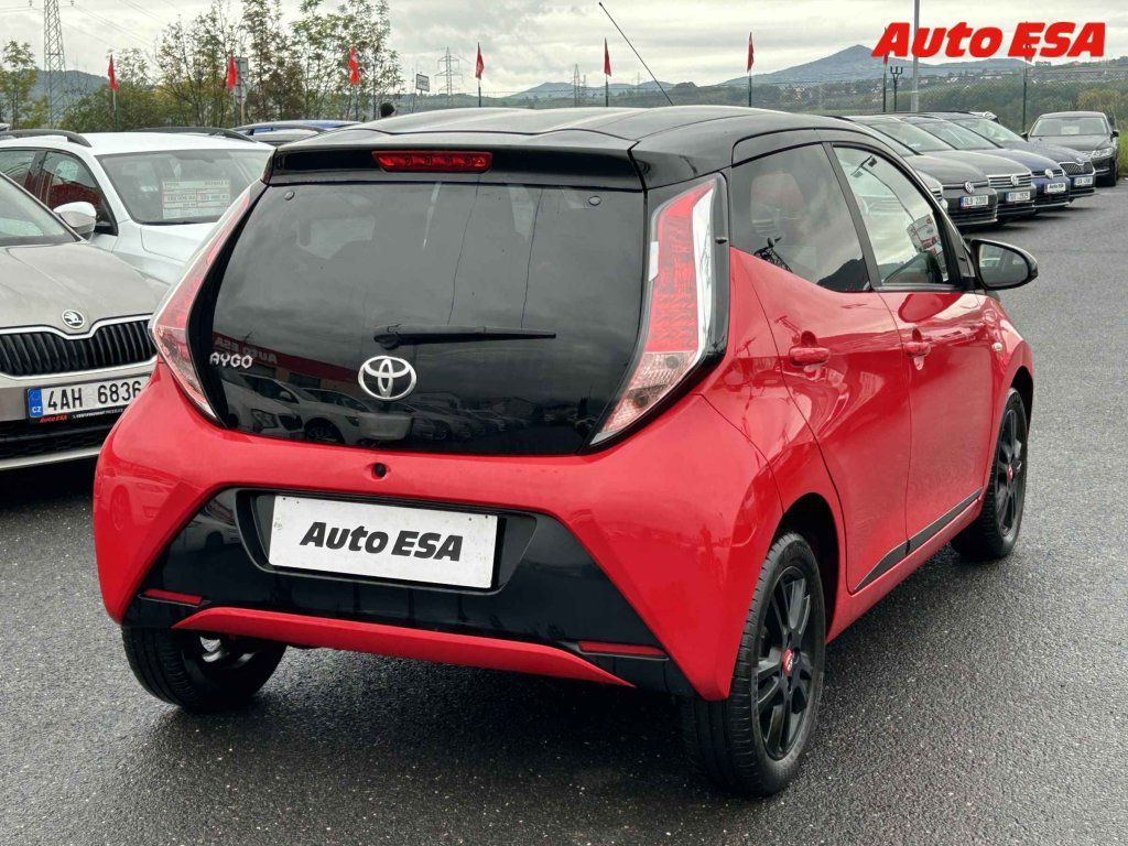 Toyota Aygo, 1.0i,ČR,AT,klima - fotka 4