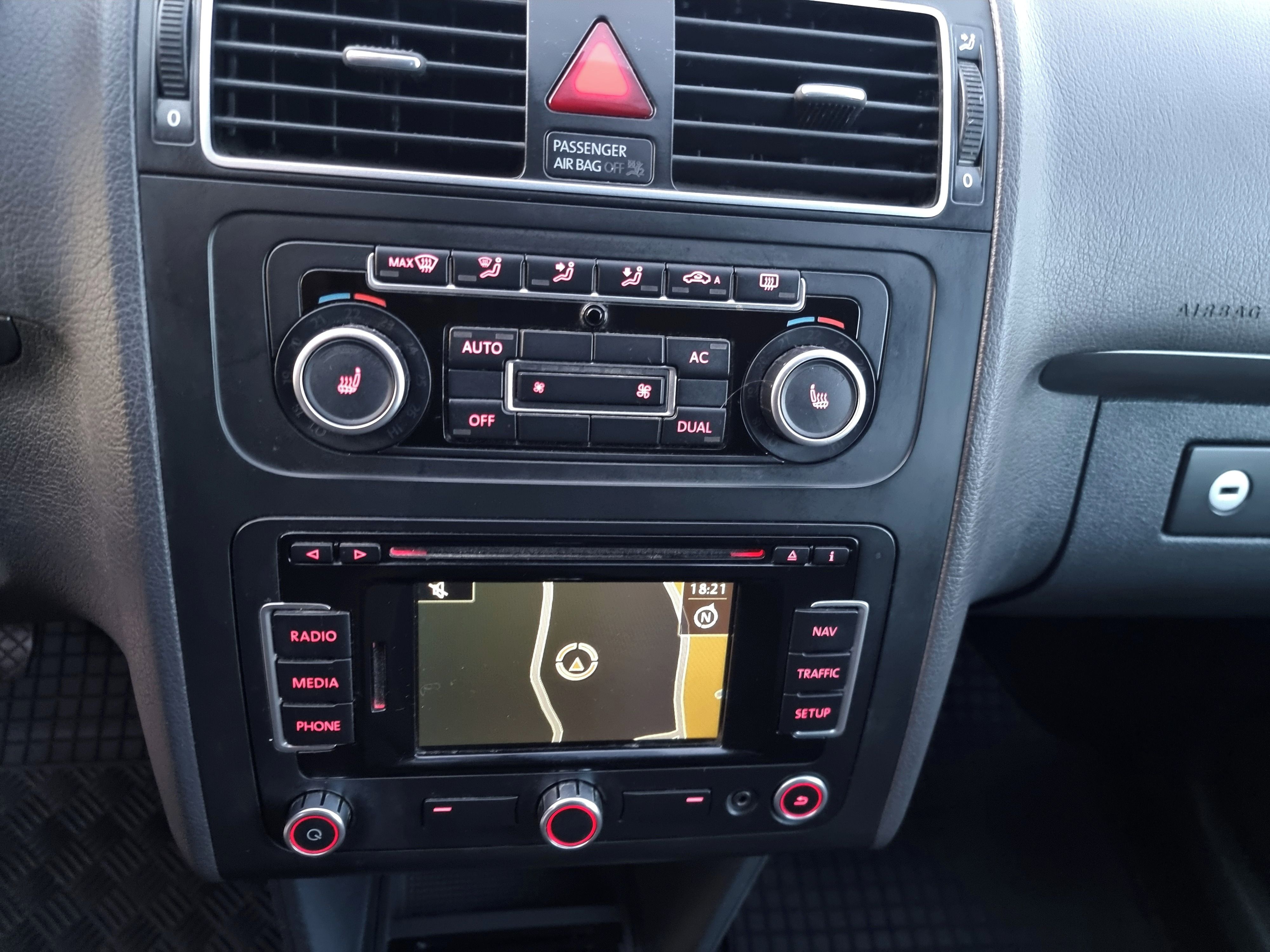 Volkswagen Touran, 1.2TSi | SEDNOUT A JEZDIT - fotka 2