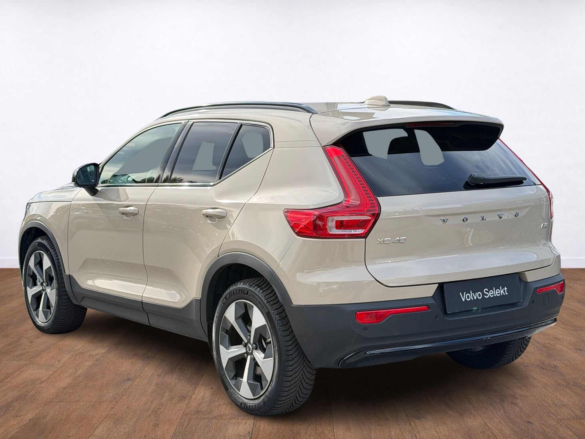 Volvo XC40, PLUS B3, ACC ,BLIS ,FULL LED - fotka 3
