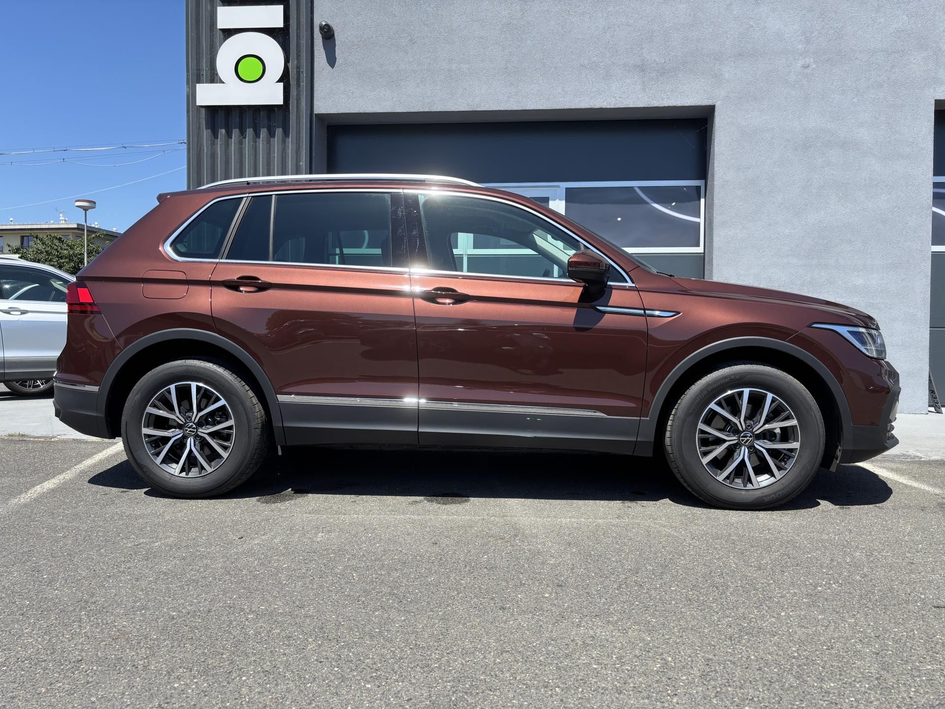 Volkswagen Tiguan, Life 2.0 TDI (110 kW) AUT - fotka 2