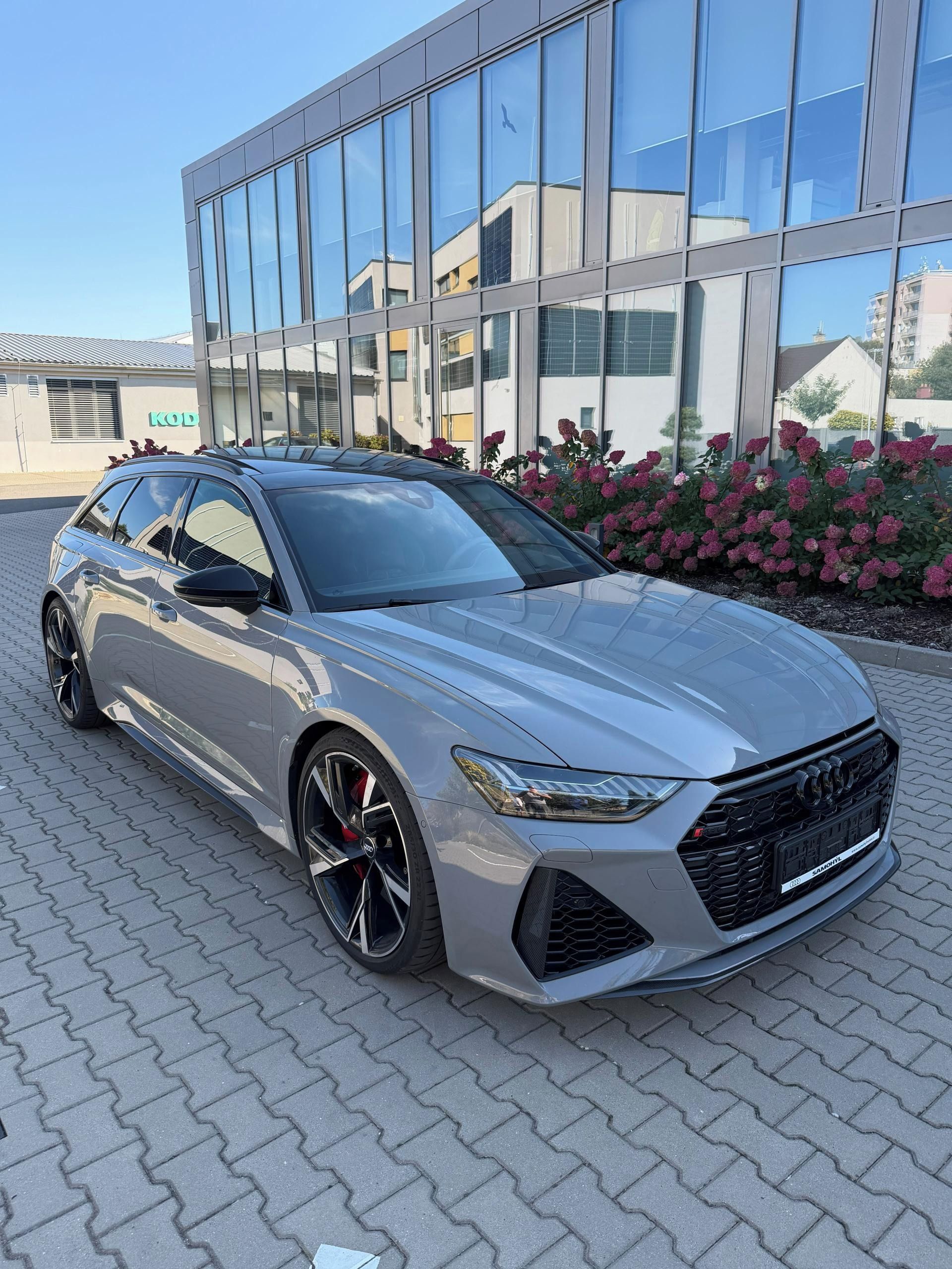 Audi RS6, Avant 441kW Performance CCB - fotka 2