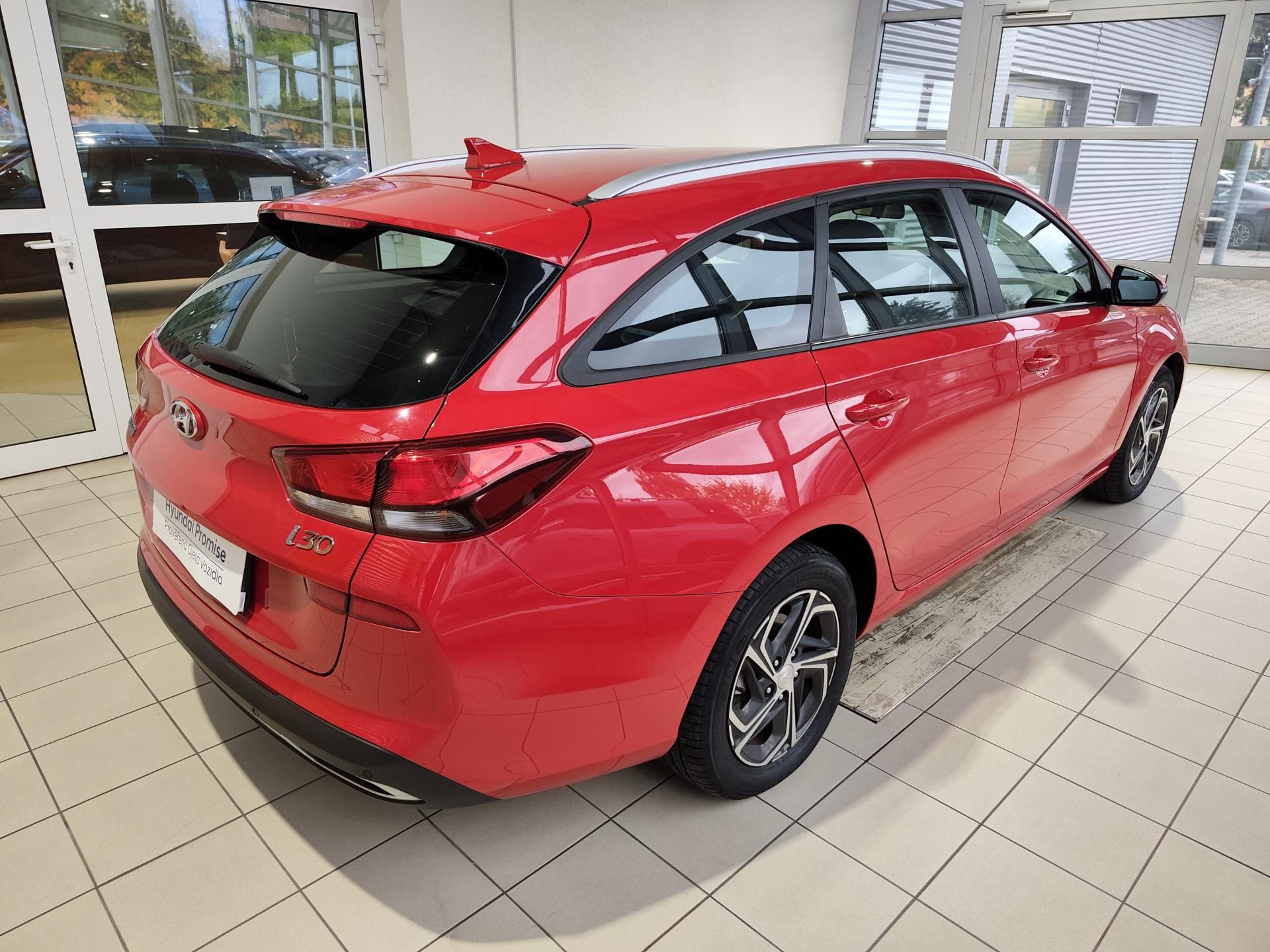 Hyundai i30, 1.5i 81kW Comfort MT - fotka 4