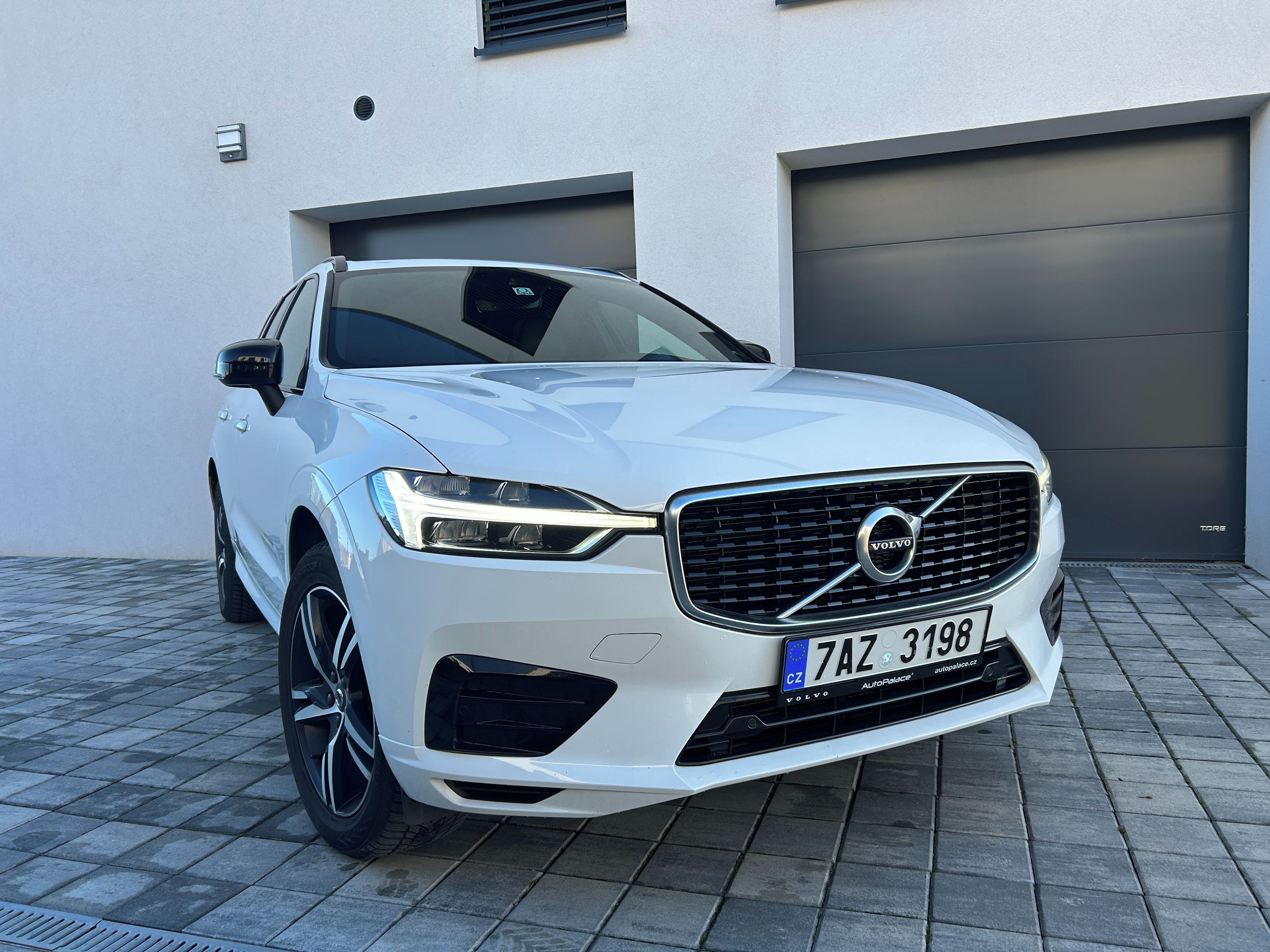Volvo XC60, B4 AWD,ČR,SERVIS,TAŽNÉ,BLIS