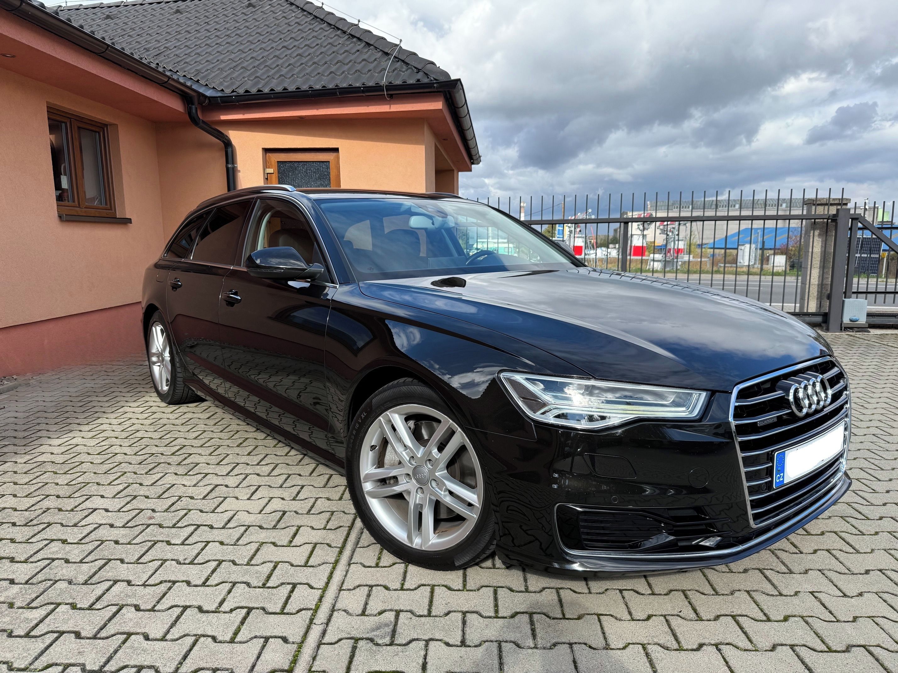 Audi A6 Avant, 3.0 Tdi, Čr, vzduch,154 tkm - fotka 2